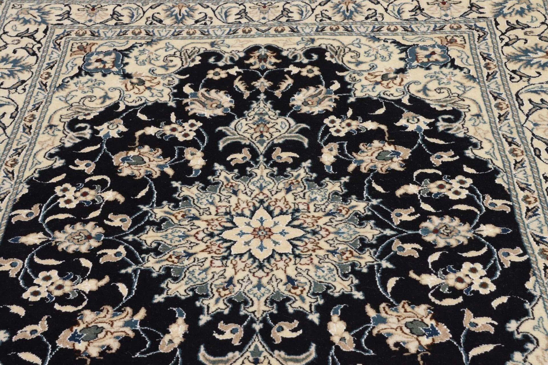 Handgeknüpfter Nain Perserteppich 151 × 205 cm
