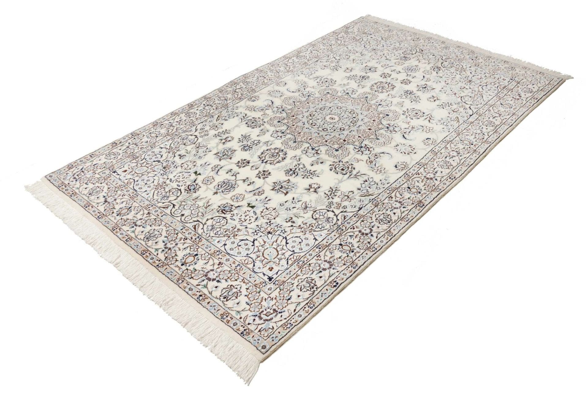 Handgeknüpfter Nain Perserteppich 136 × 220 cm