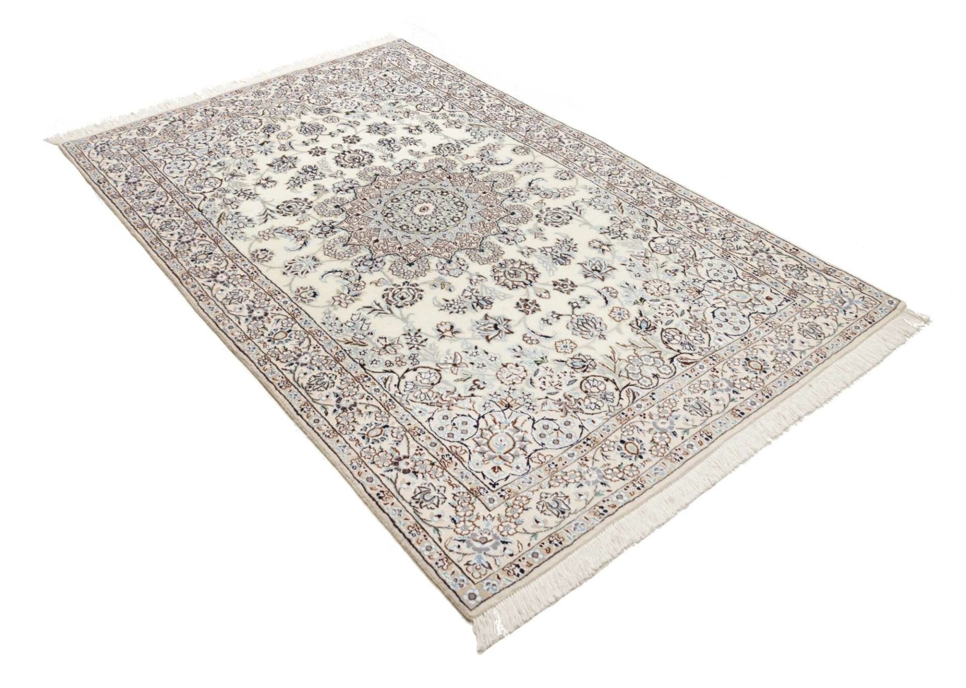 Handgeknüpfter Nain Perserteppich 136 × 220 cm