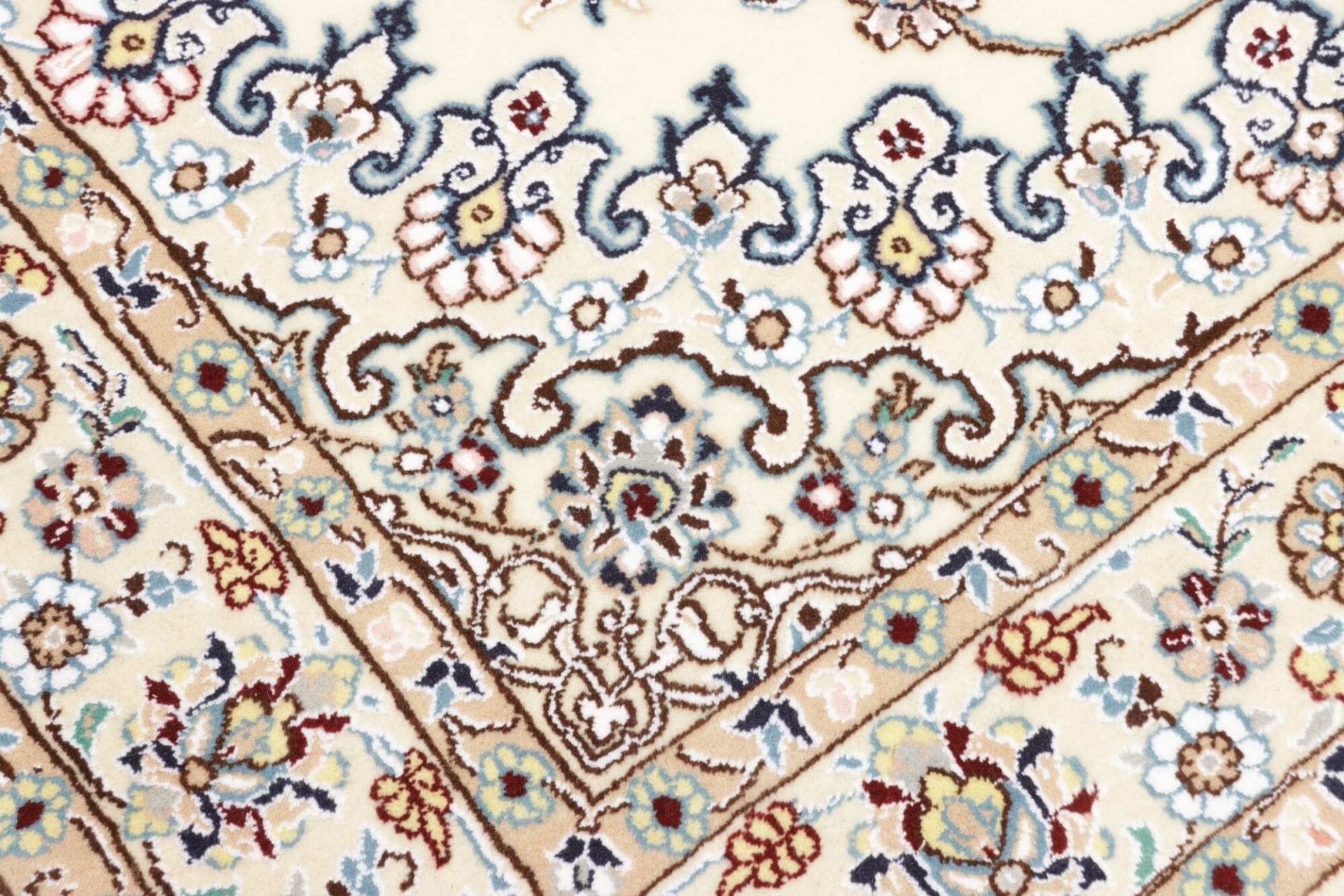 Handgeknüpfter Nain Perserteppich 141 × 204 cm