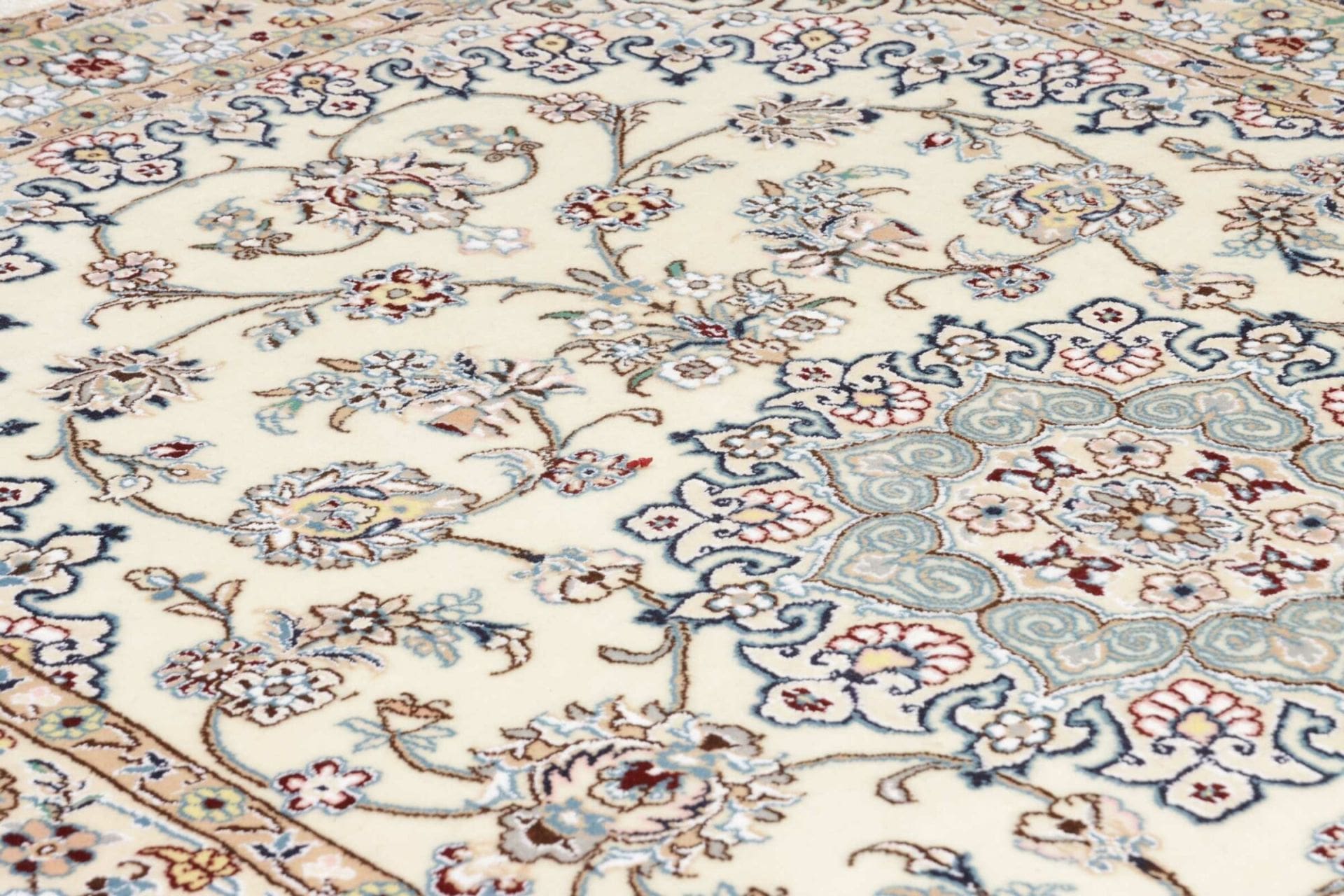 Handgeknüpfter Nain Perserteppich 141 × 204 cm