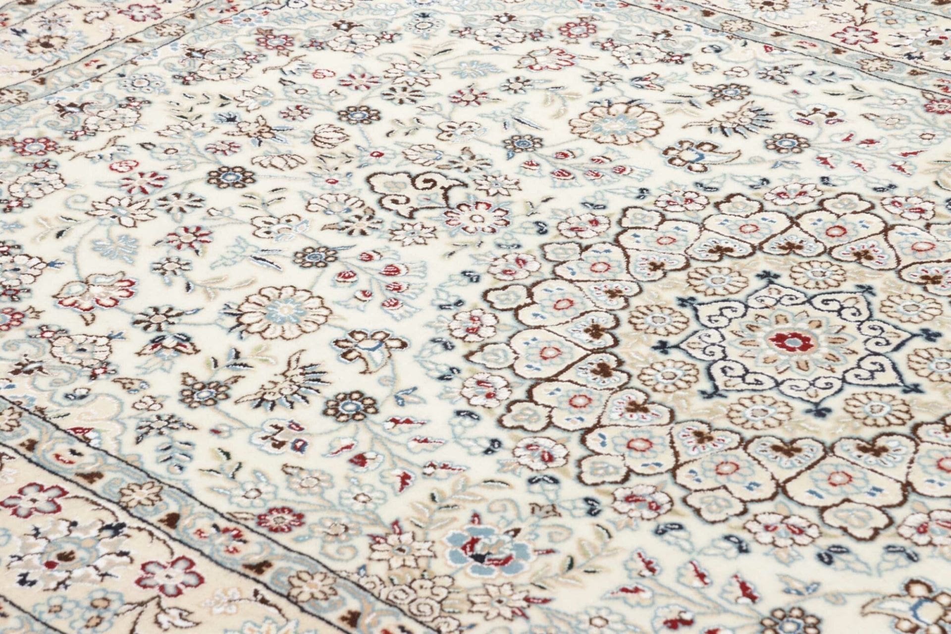 Handgeknüpfter Nain Perserteppich 133 × 210 cm