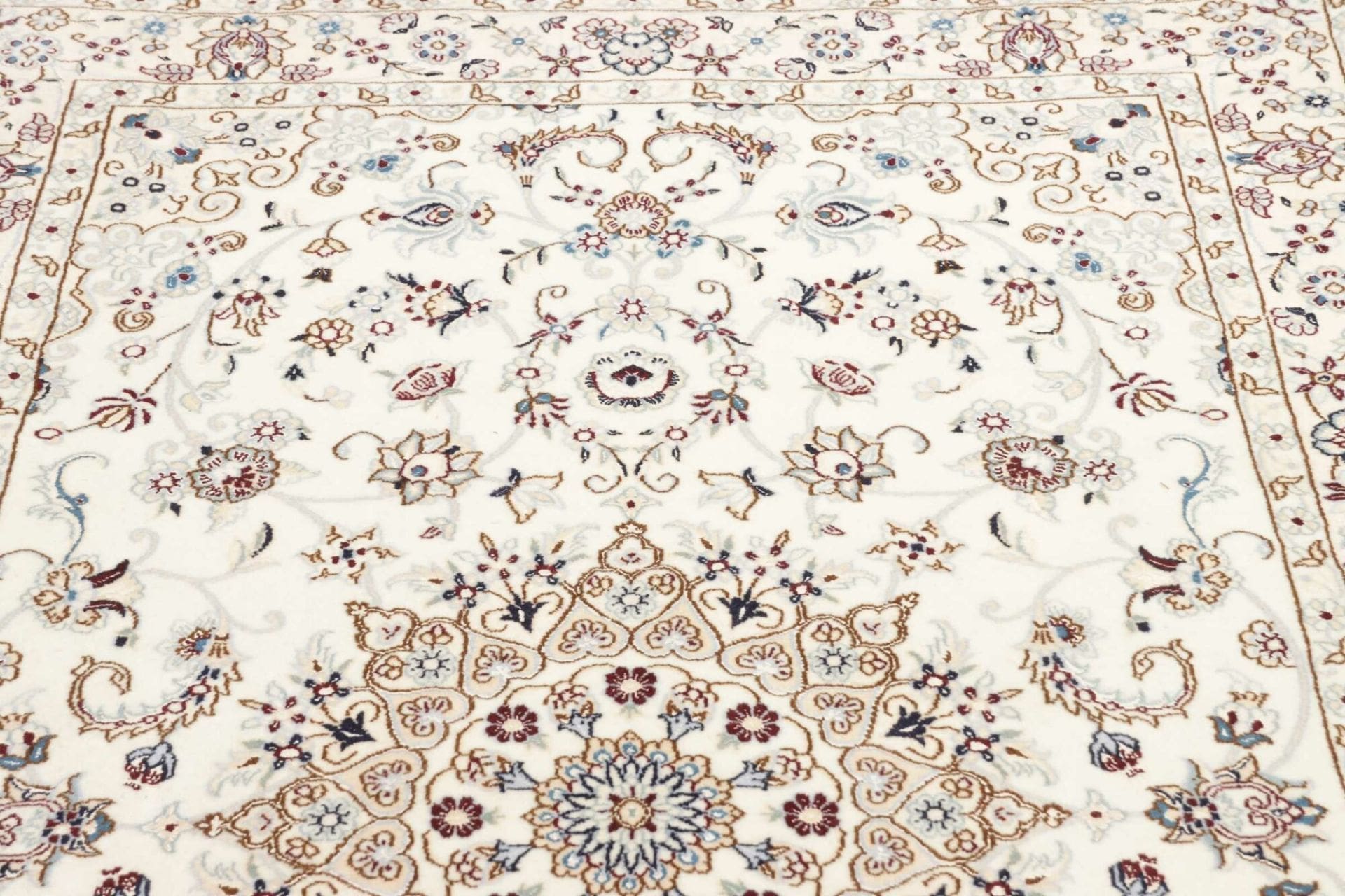 Nain Perserteppich aus Iran, 128 × 210 cm