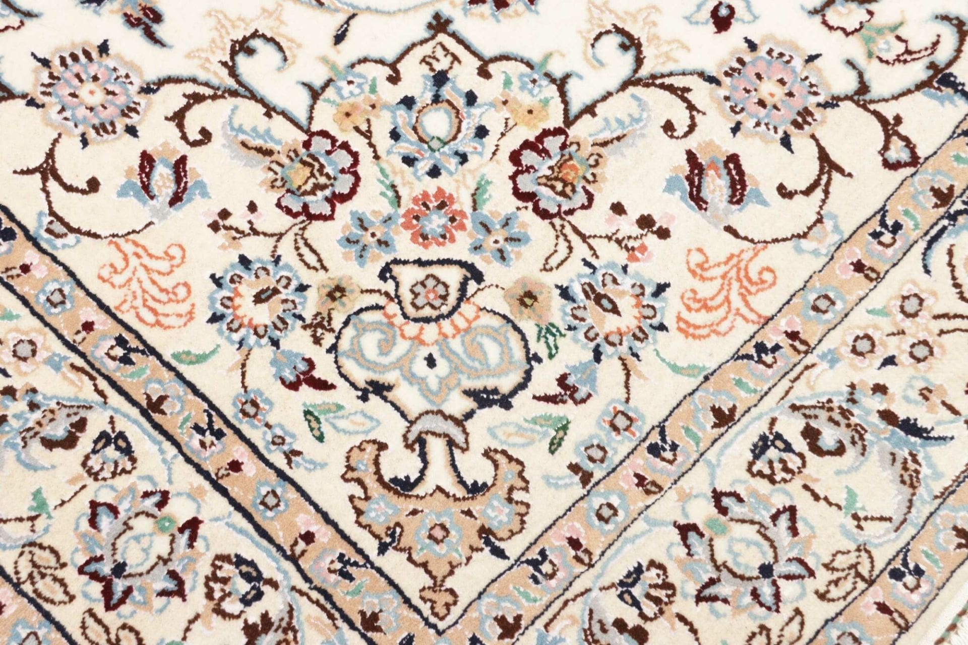 Nain Perserteppich aus Iran, 141 × 214 cm