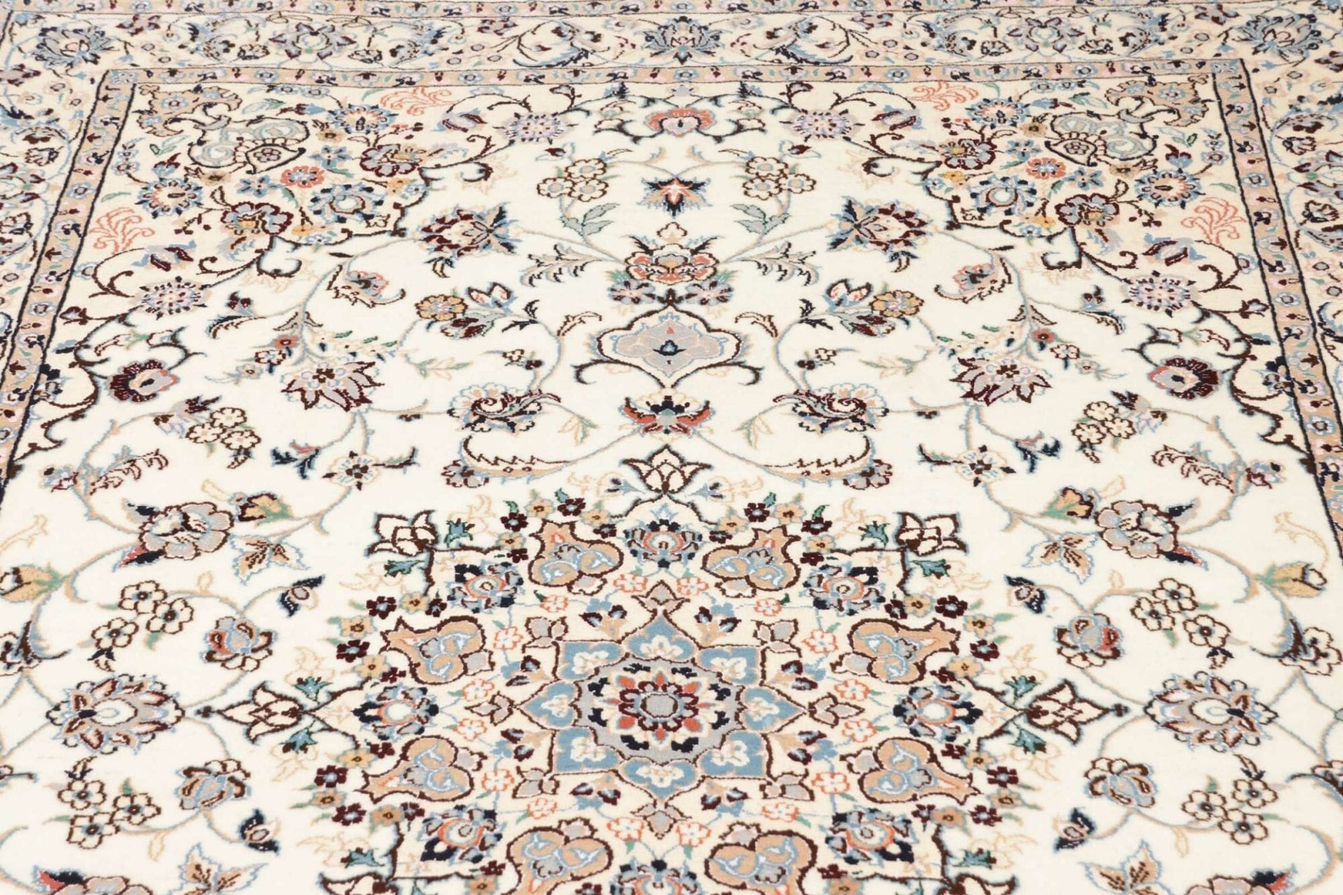 Nain Perserteppich aus Iran, 141 × 214 cm