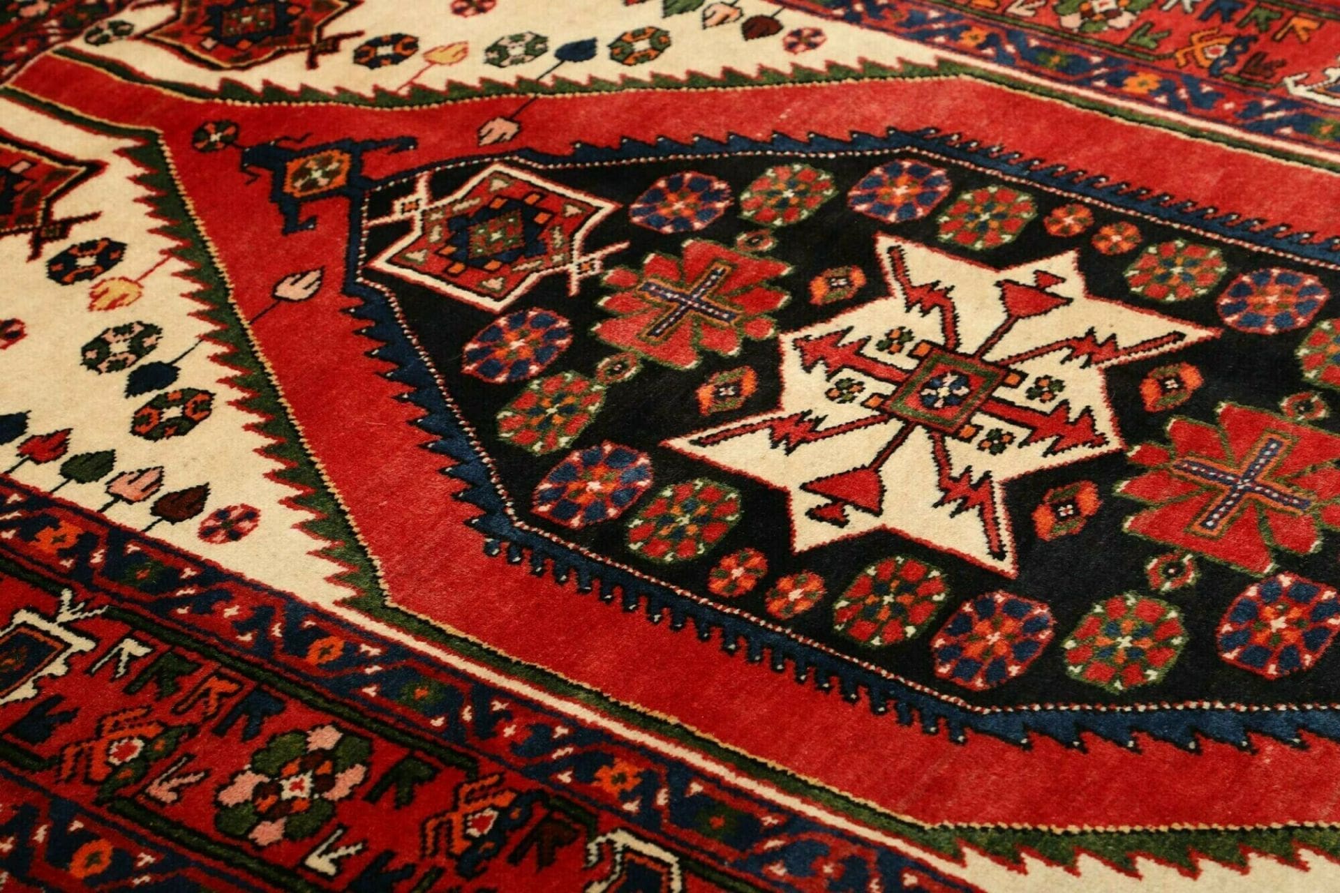 Handgeknüpfter Hamadan Perserteppich 139 × 203 cm