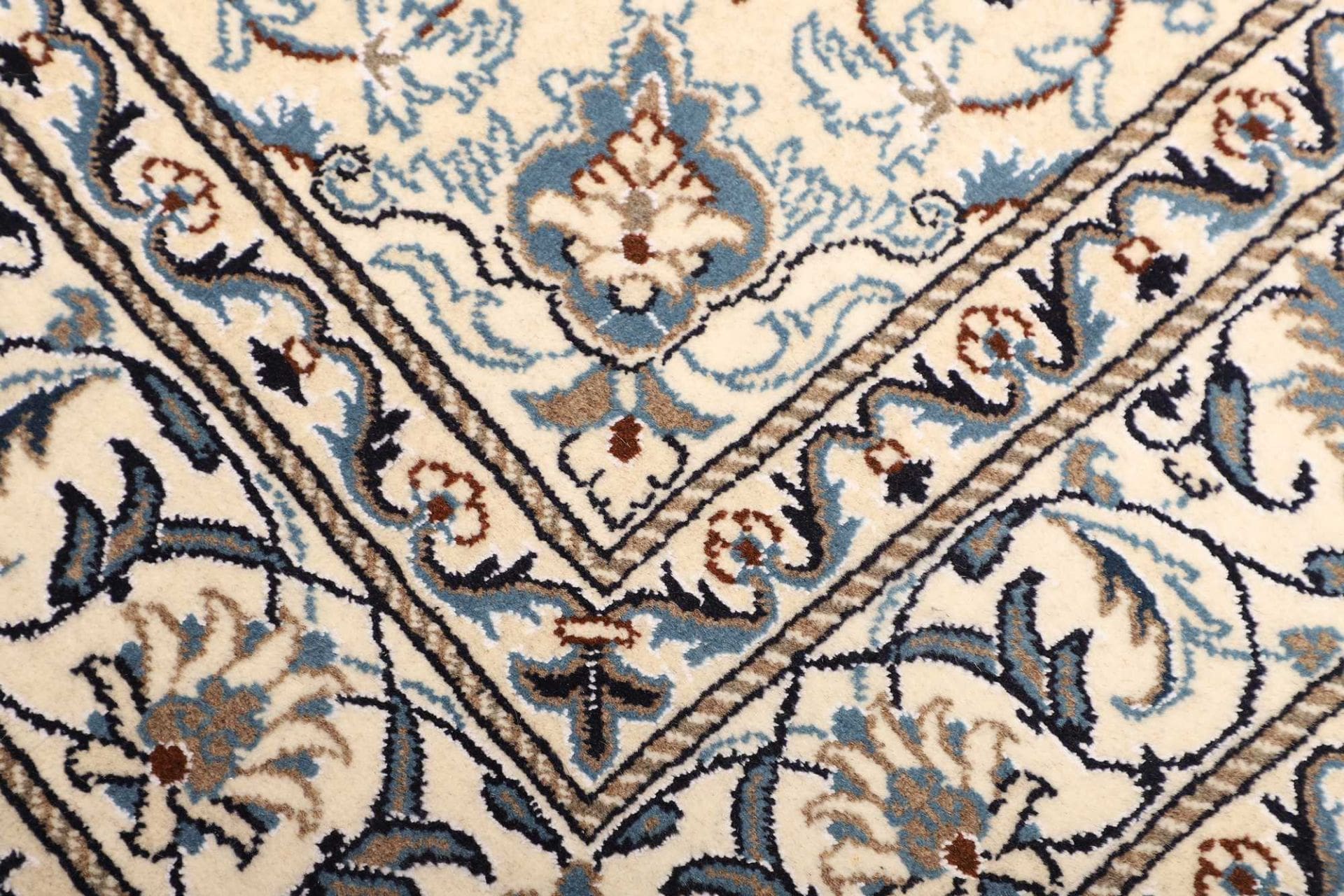 Nain Perserteppich aus Iran, 155 × 198 cm