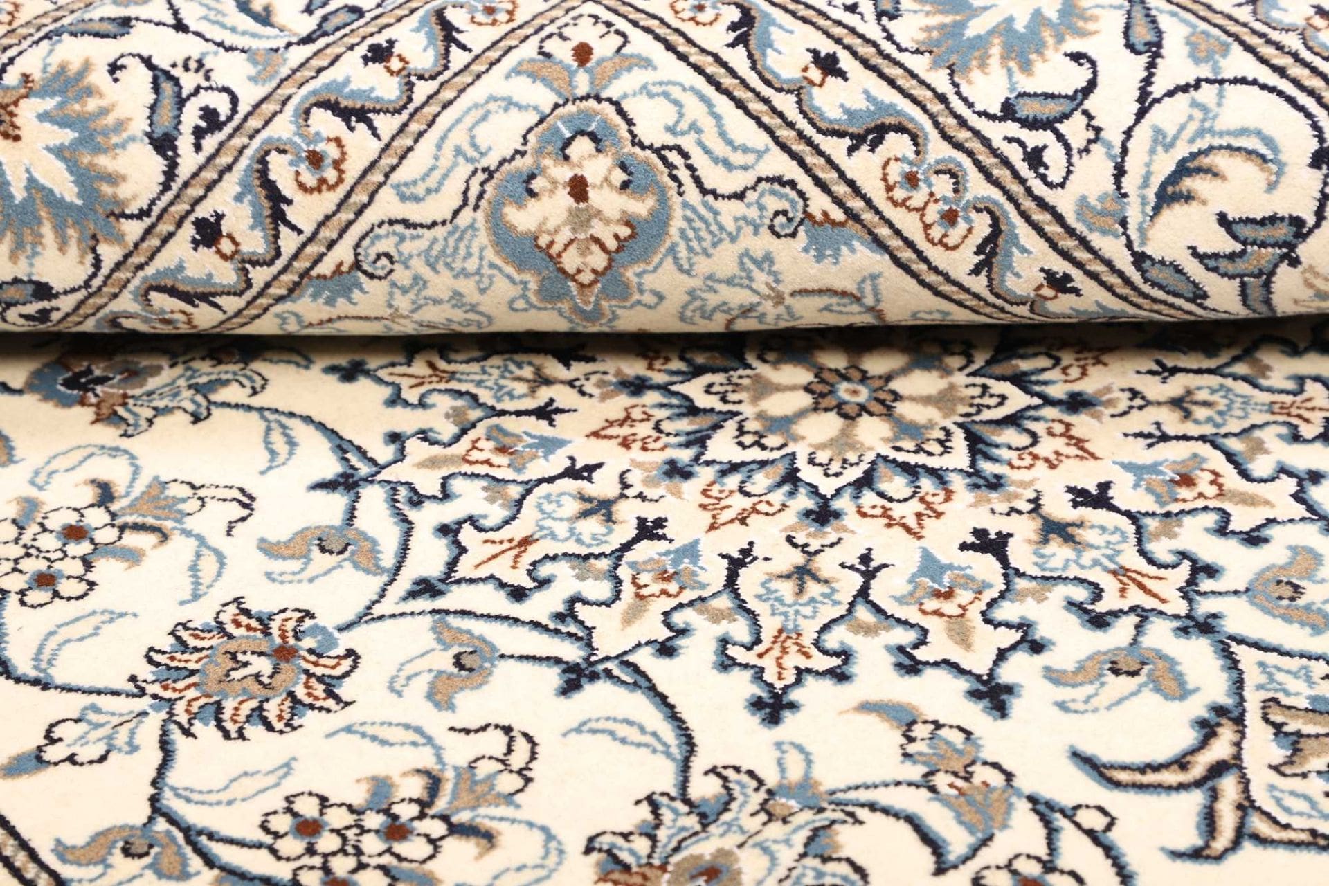 Nain Perserteppich aus Iran, 155 × 198 cm