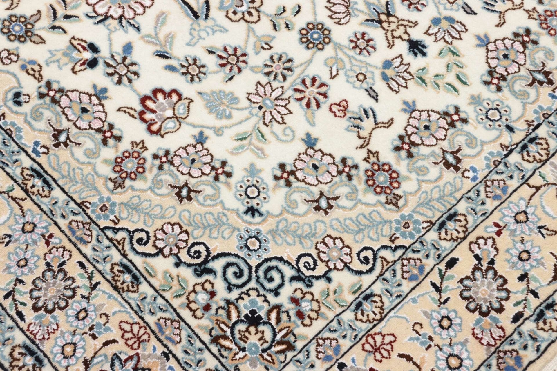 Nain Perserteppich 133 × 220 cm aus Wolle, handgeknüpft