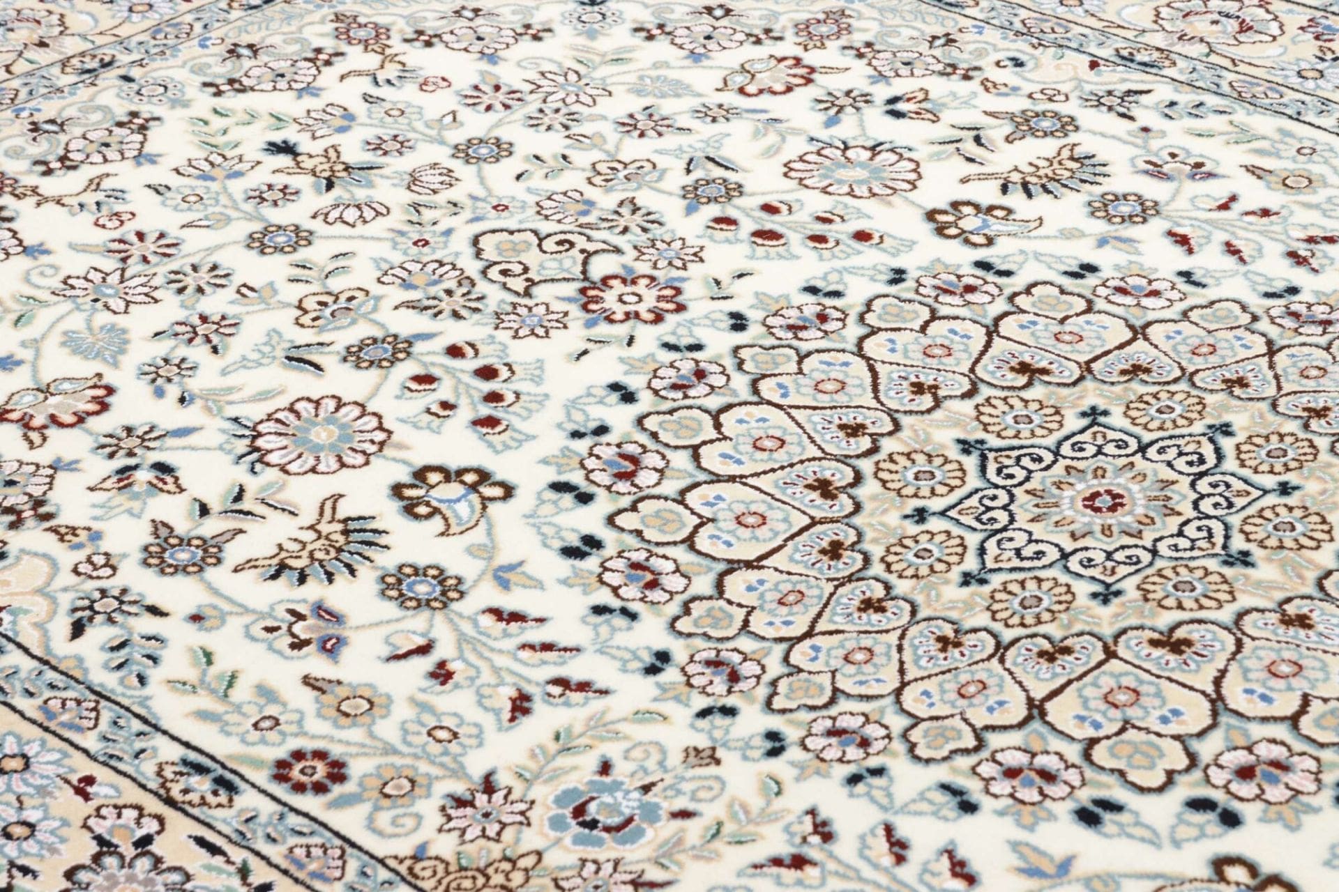 Nain Perserteppich 133 × 220 cm aus Wolle, handgeknüpft