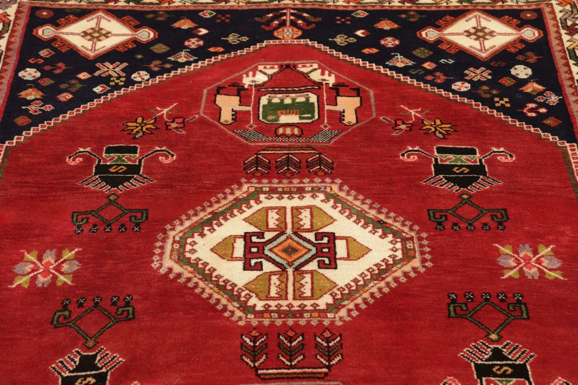 Qashqai Perserteppich aus Iran, 125 × 174 cm