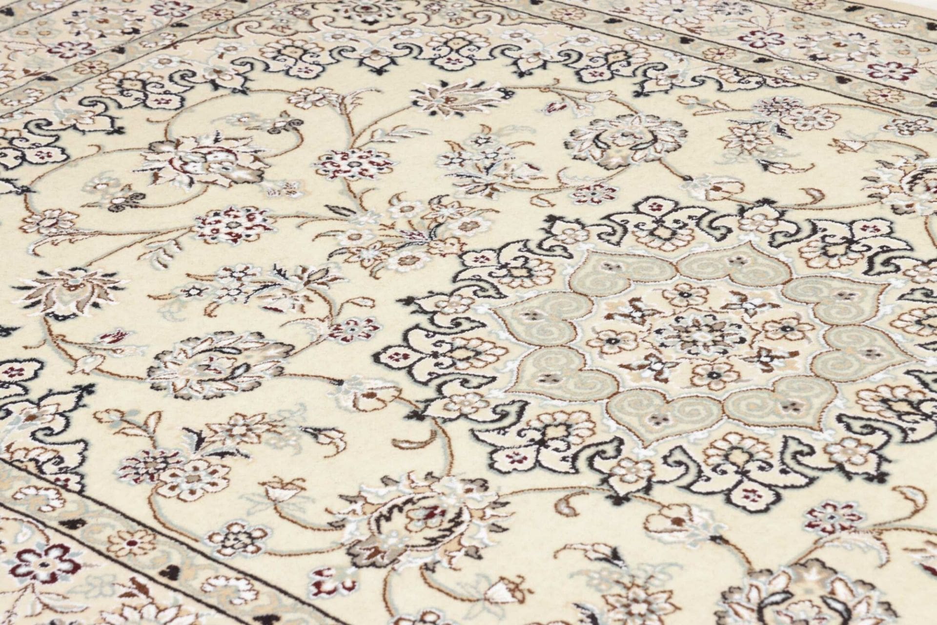 Nain Perserteppich aus Iran, 131 × 205 cm