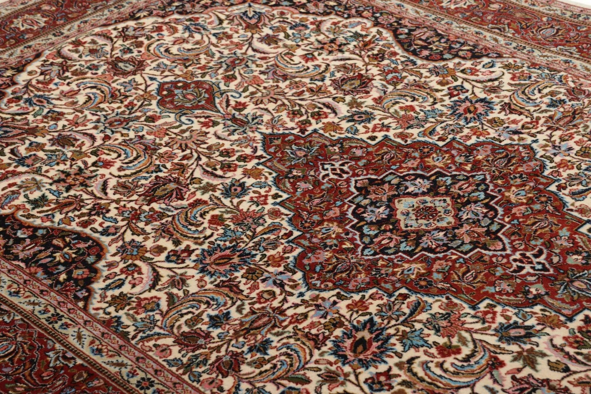 Isfahan Perserteppich aus Iran, 141 × 212 cm