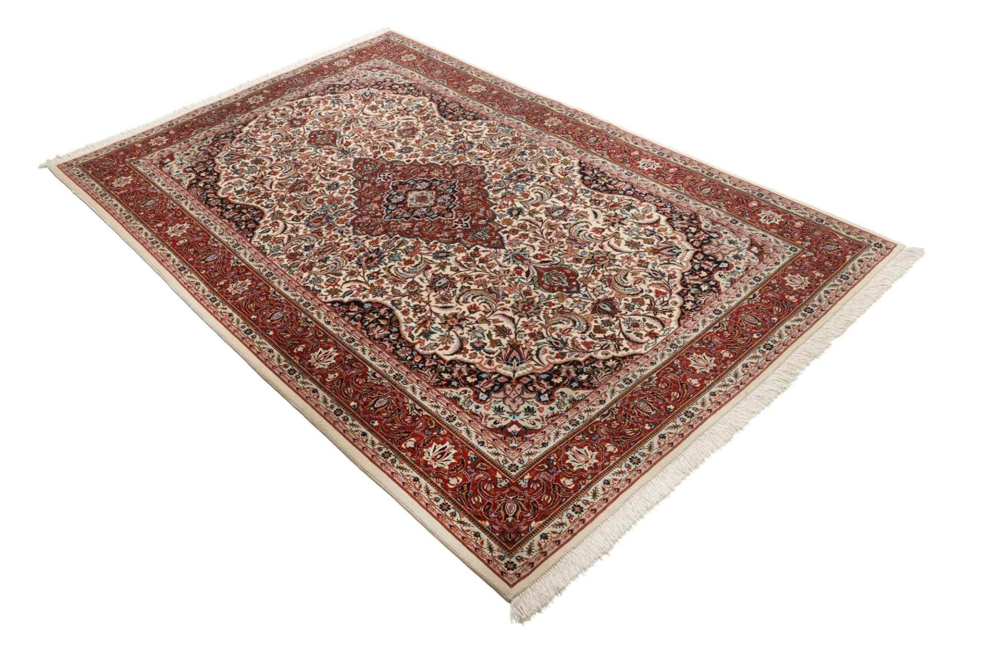 Isfahan Perserteppich aus Iran, 141 × 212 cm