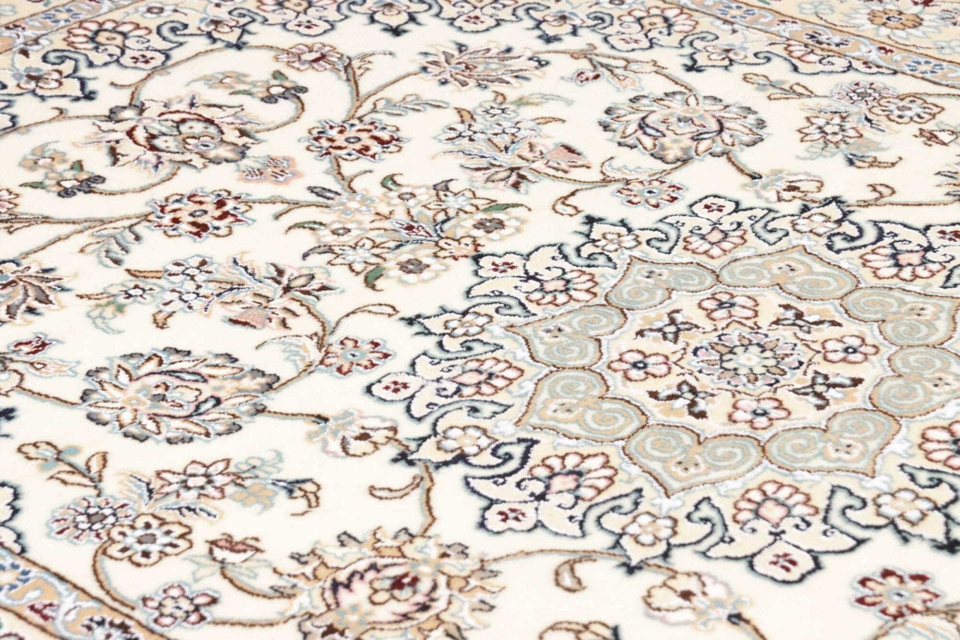 Handgeknüpfter Nain Perserteppich 133 × 200 cm