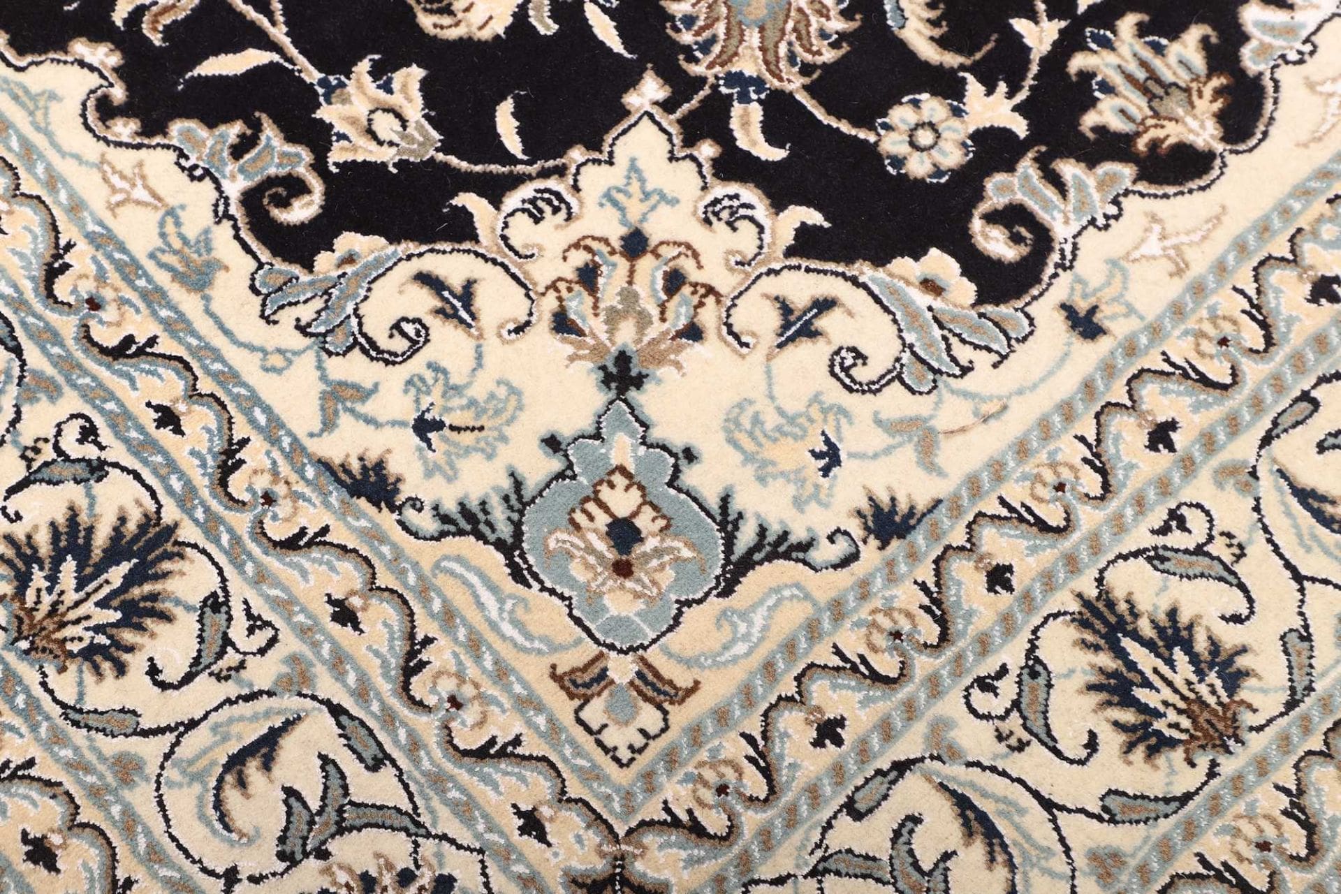 Nain Perserteppich aus Iran, 153 × 205 cm