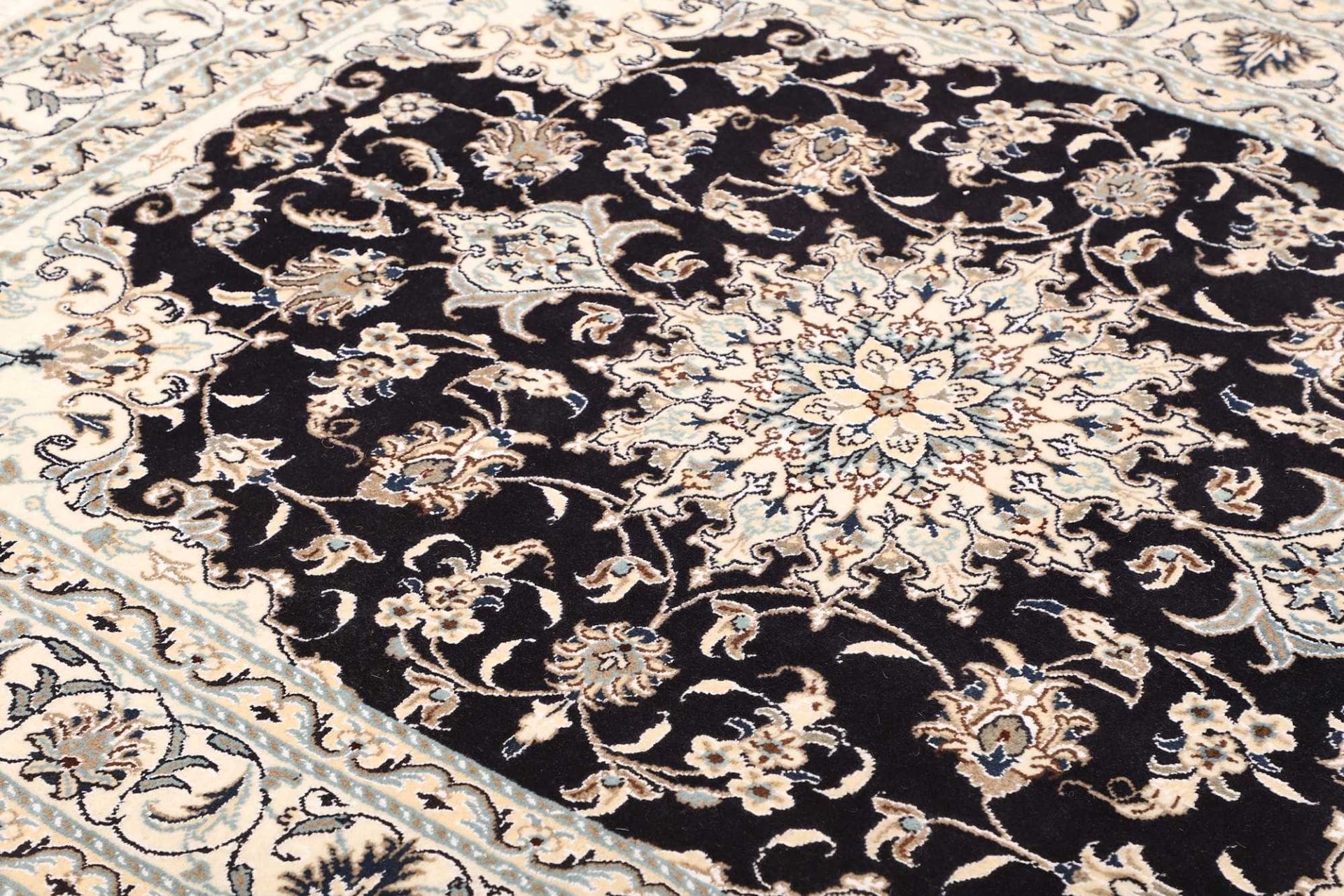 Nain Perserteppich aus Iran, 153 × 205 cm