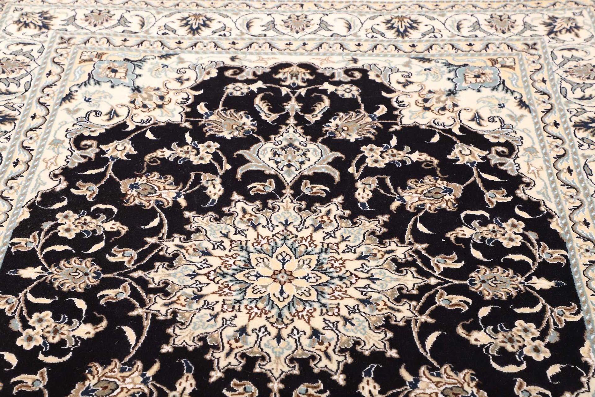 Nain Perserteppich aus Iran, 153 × 205 cm