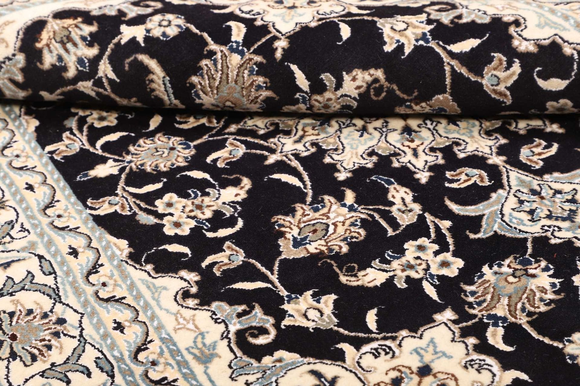 Nain Perserteppich aus Iran, 153 × 205 cm