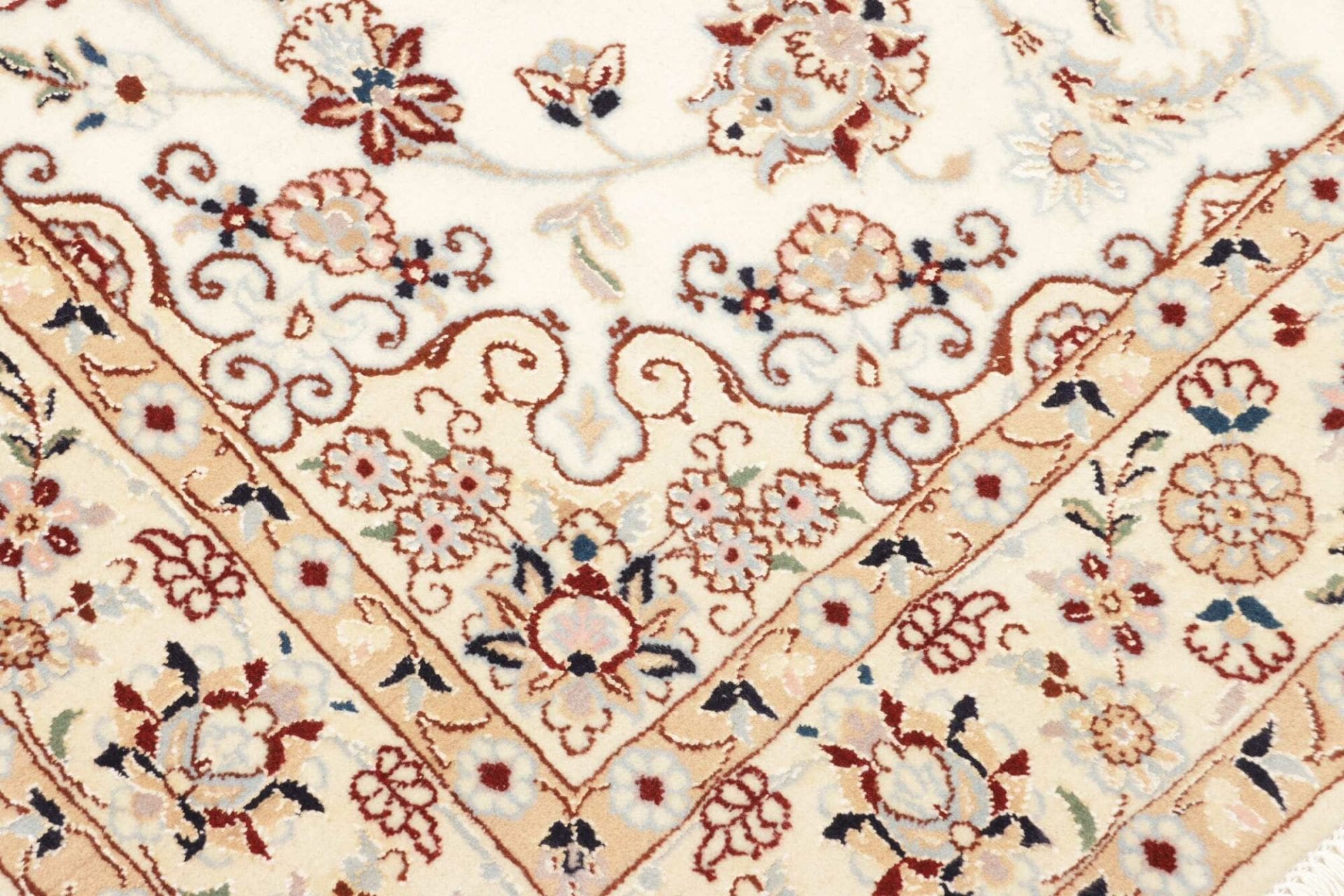 Handgeknüpfter Nain Perserteppich 130 × 214 cm