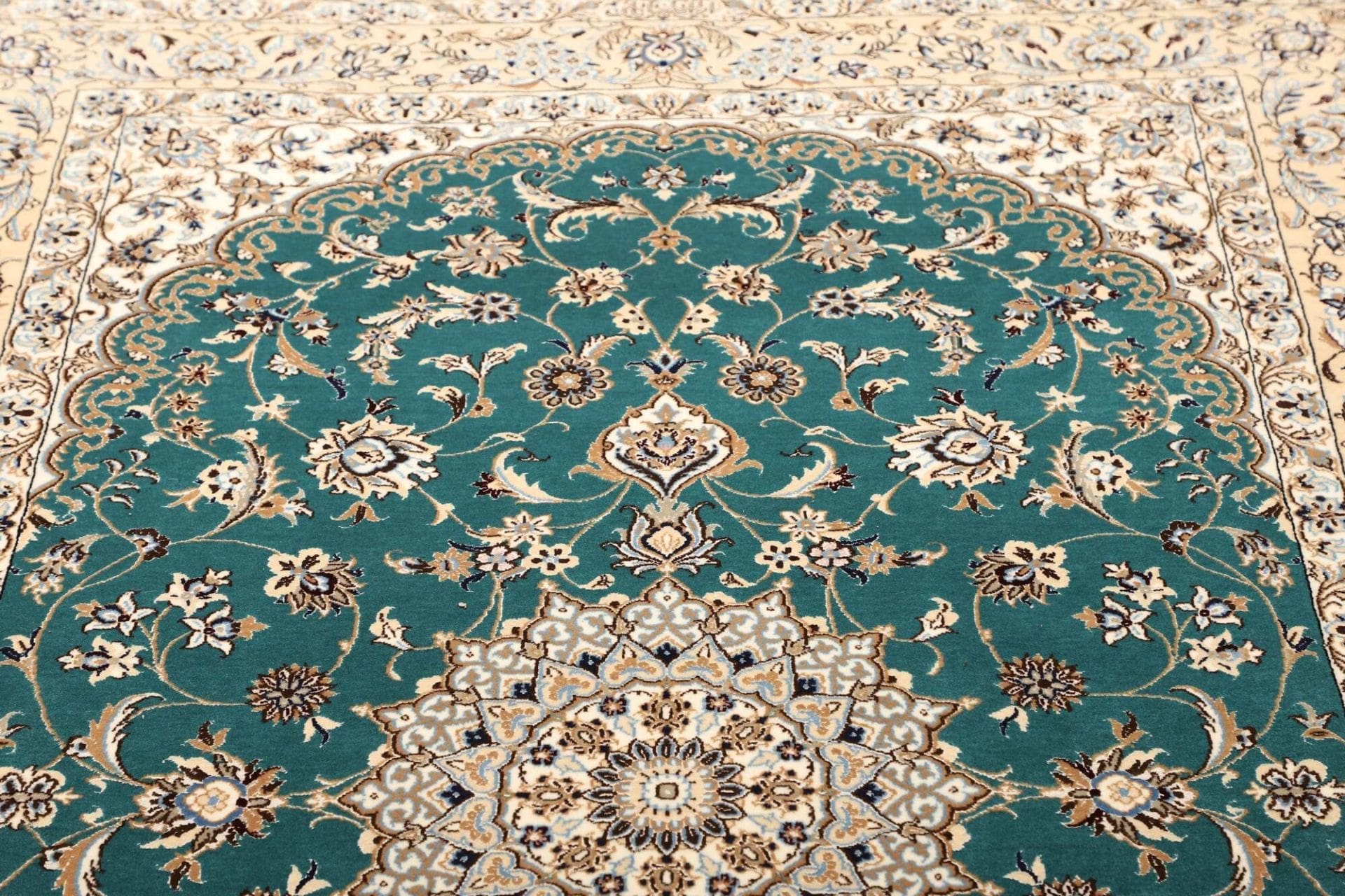 Handgeknüpfter Nain Perserteppich, 132 × 195 cm, Wolle