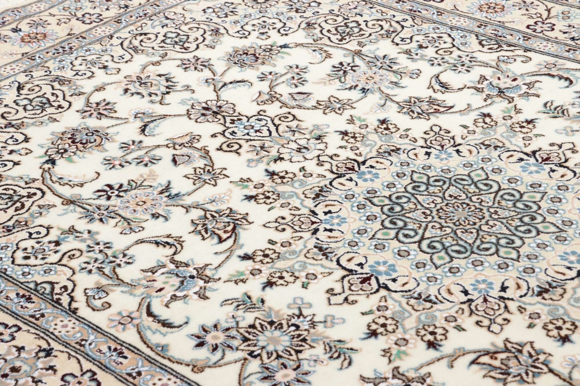 Nain Perserteppich 138 × 210 cm aus Wolle, handgeknüpft