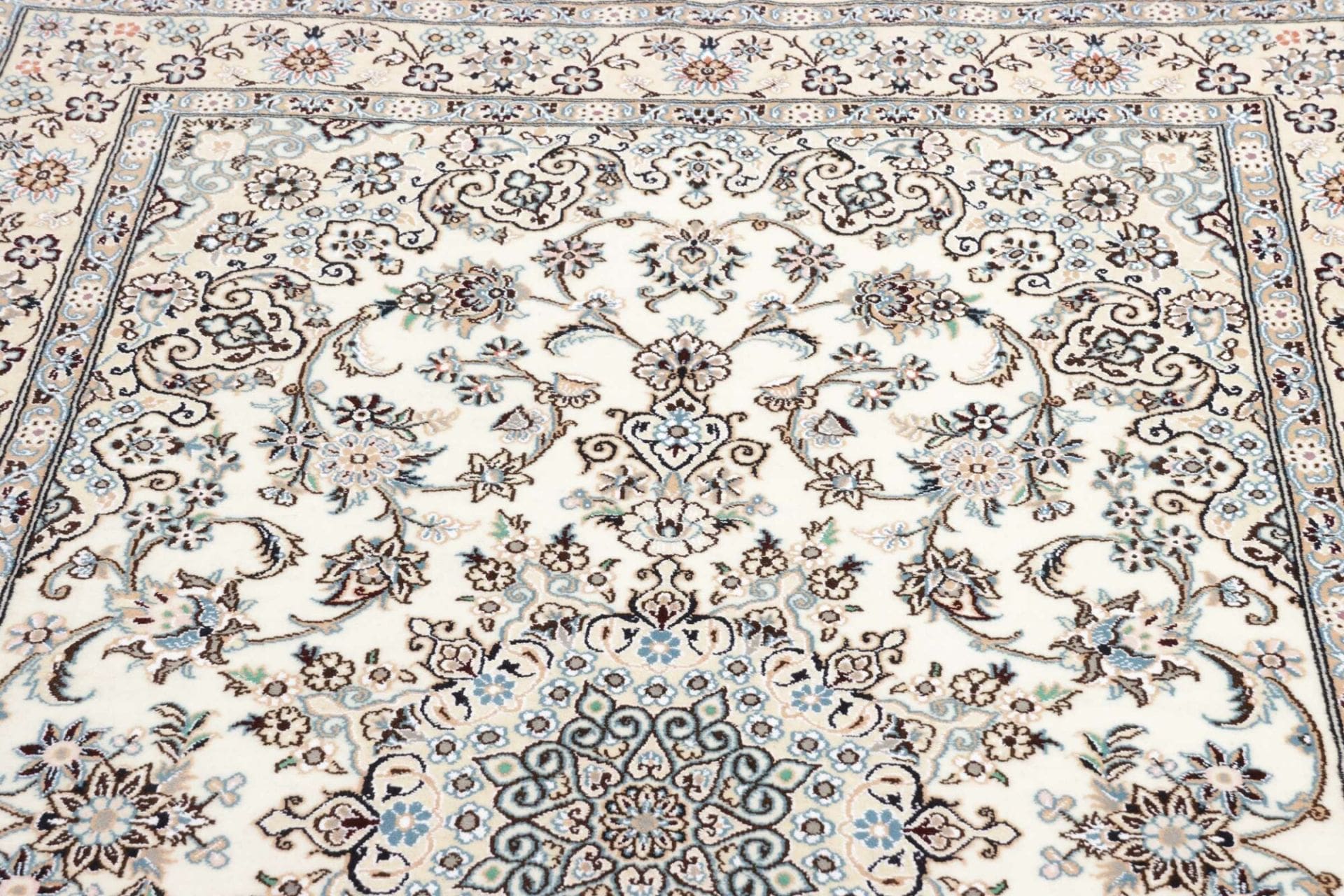 Nain Perserteppich 138 × 210 cm aus Wolle, handgeknüpft
