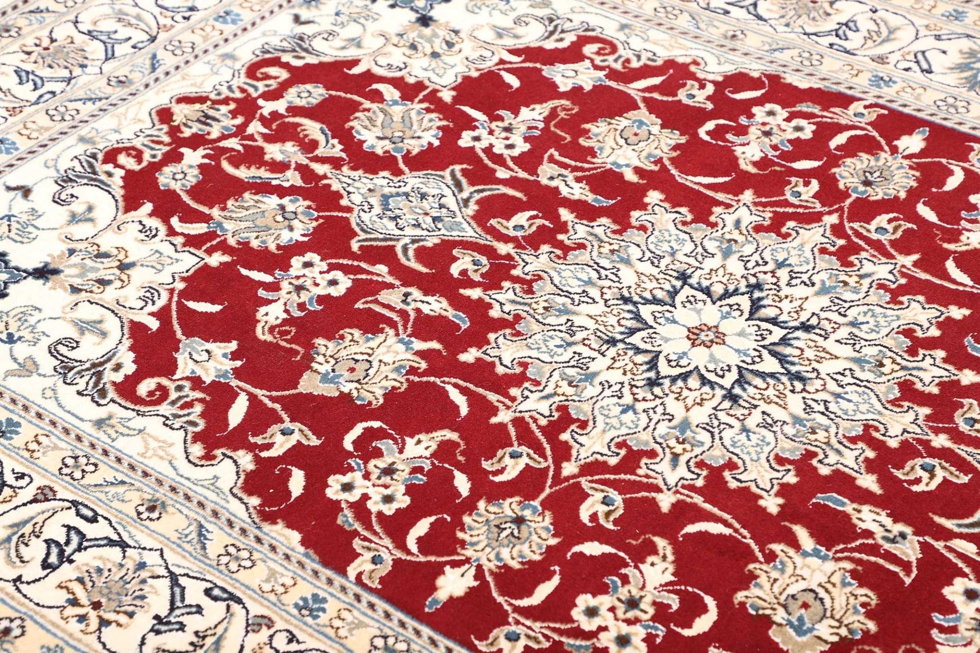 Nain Perserteppich aus Iran, 151 × 210 cm