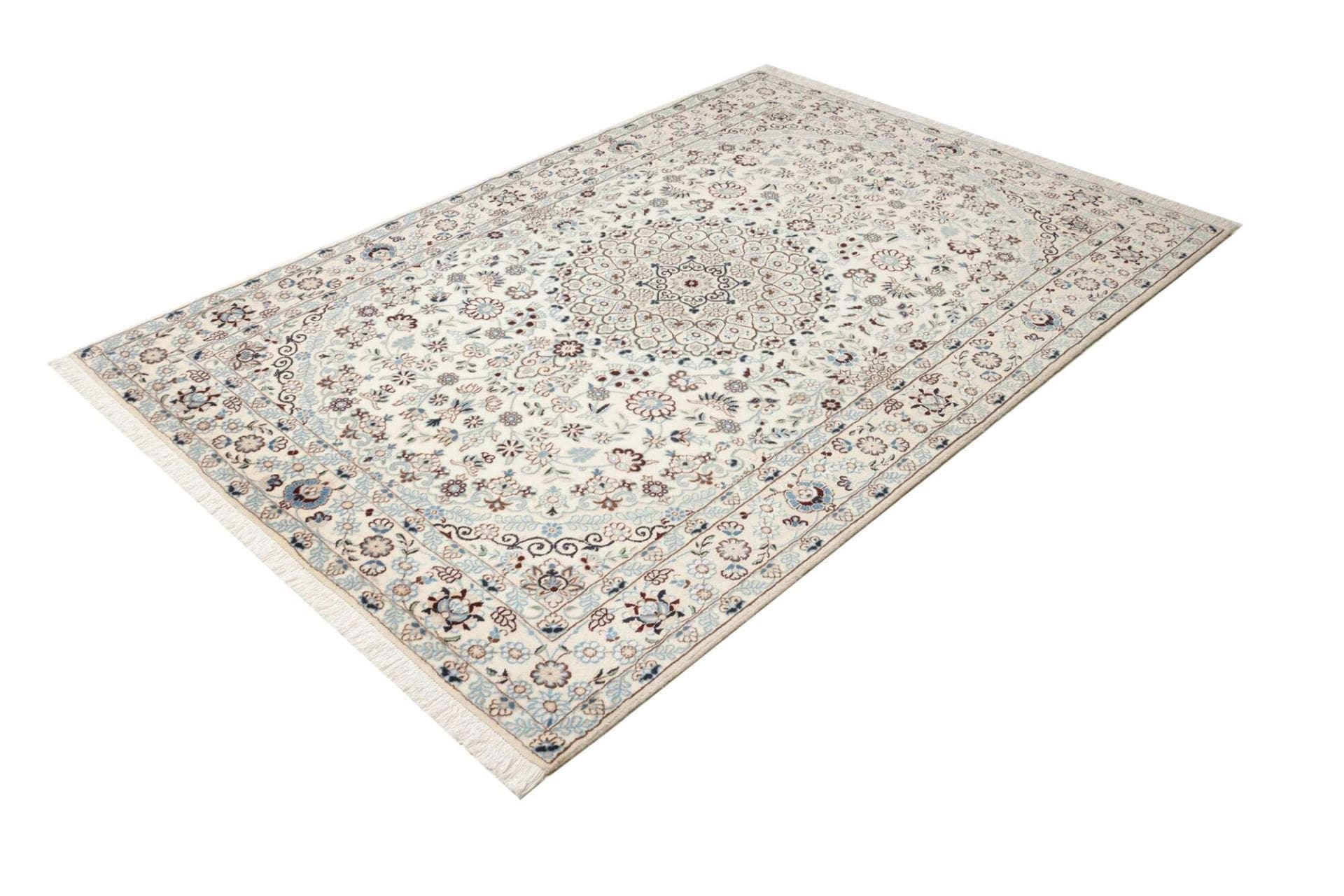 Handgeknüpfter Nain Perserteppich 133 × 213 cm
