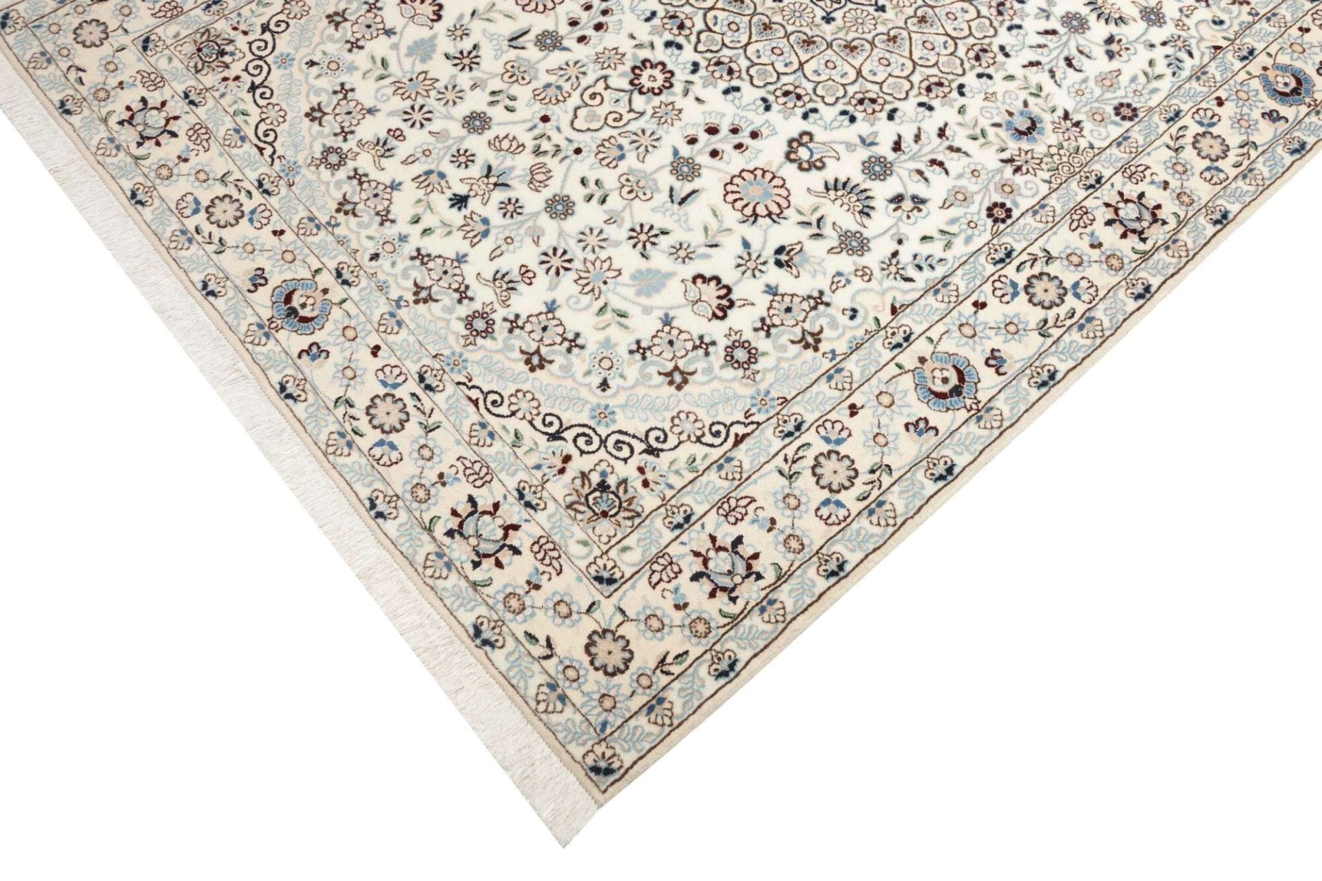 Handgeknüpfter Nain Perserteppich 133 × 213 cm