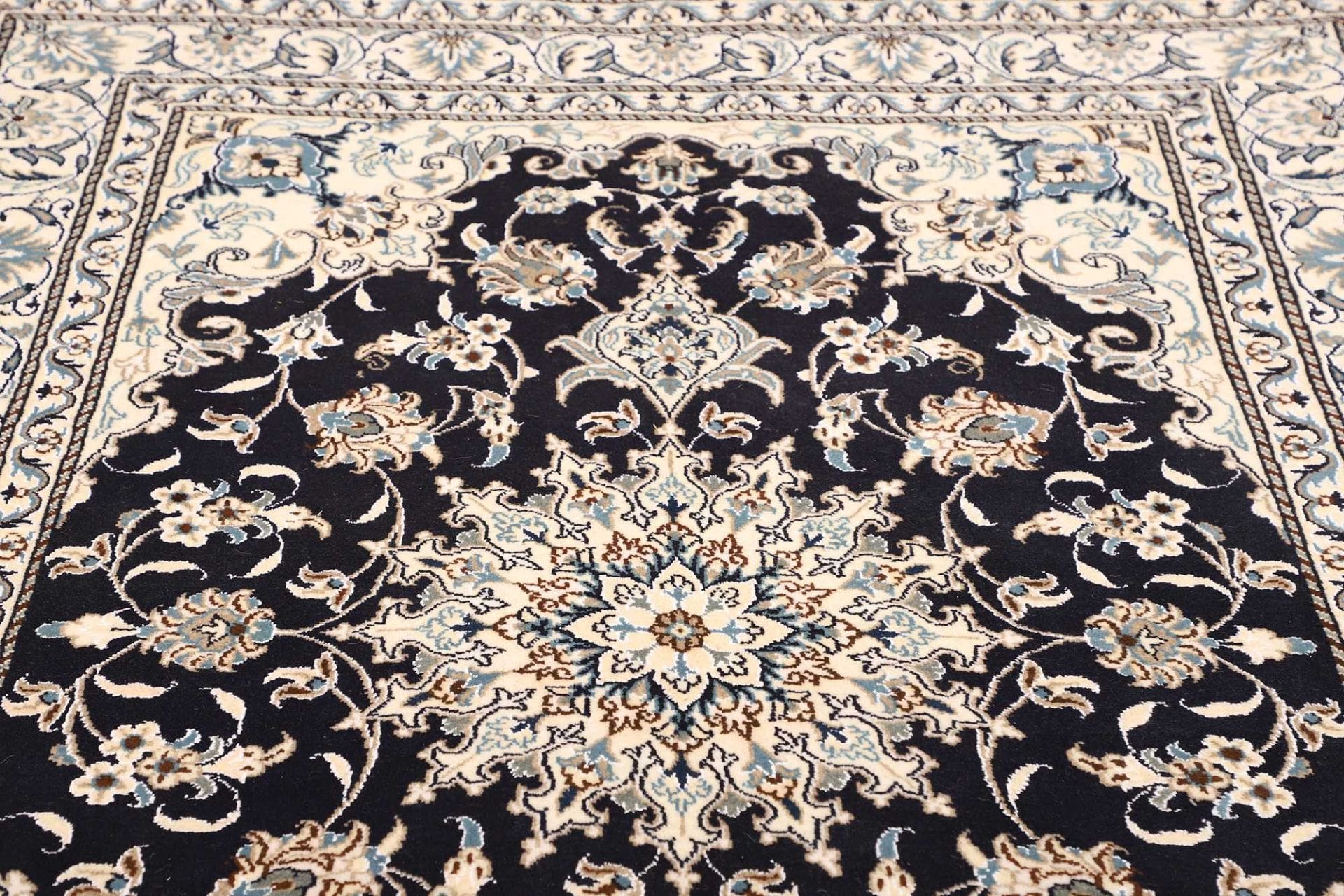 Handgeknüpfter Nain Perserteppich, 153 × 200 cm, Wolle