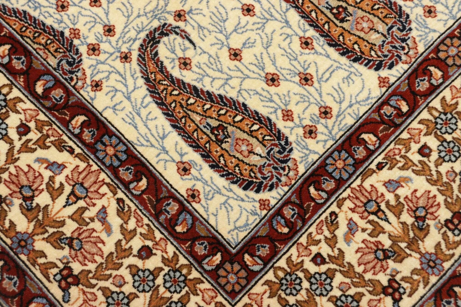 Handgeknüpfter Isfahan Perserteppich, 144 × 203 cm, Wolle & Seide