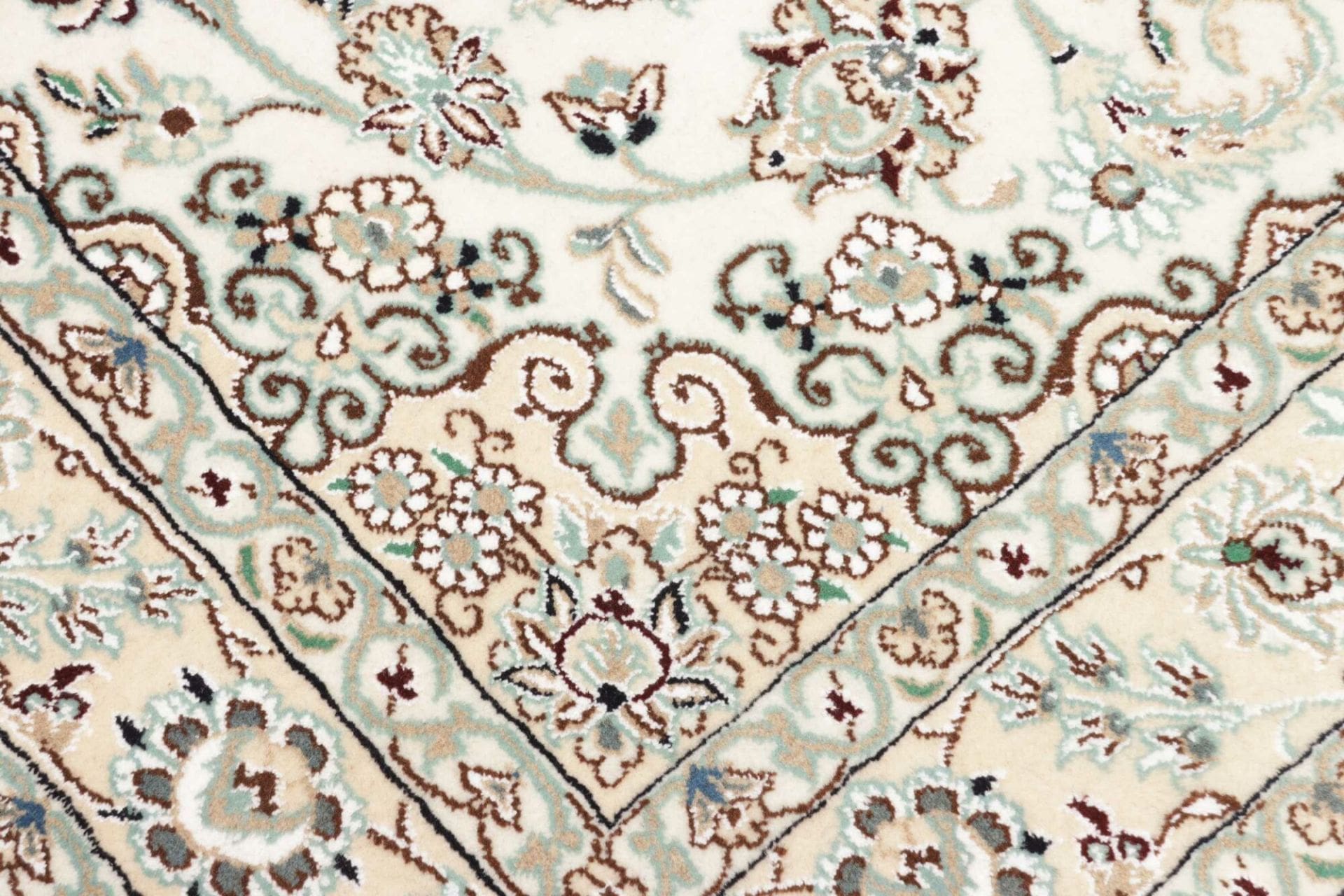 Nain Perserteppich 130 × 206 cm aus Wolle, handgeknüpft