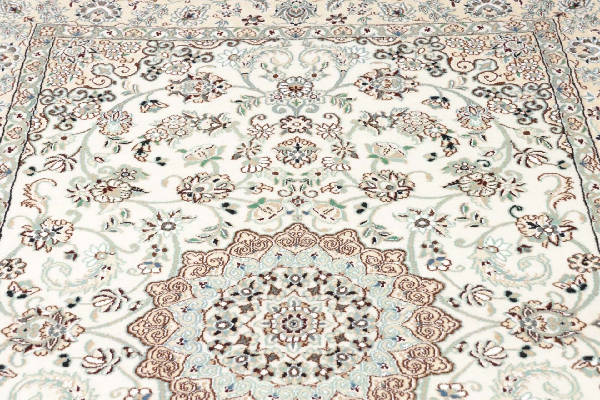 Nain Perserteppich 130 × 206 cm aus Wolle, handgeknüpft