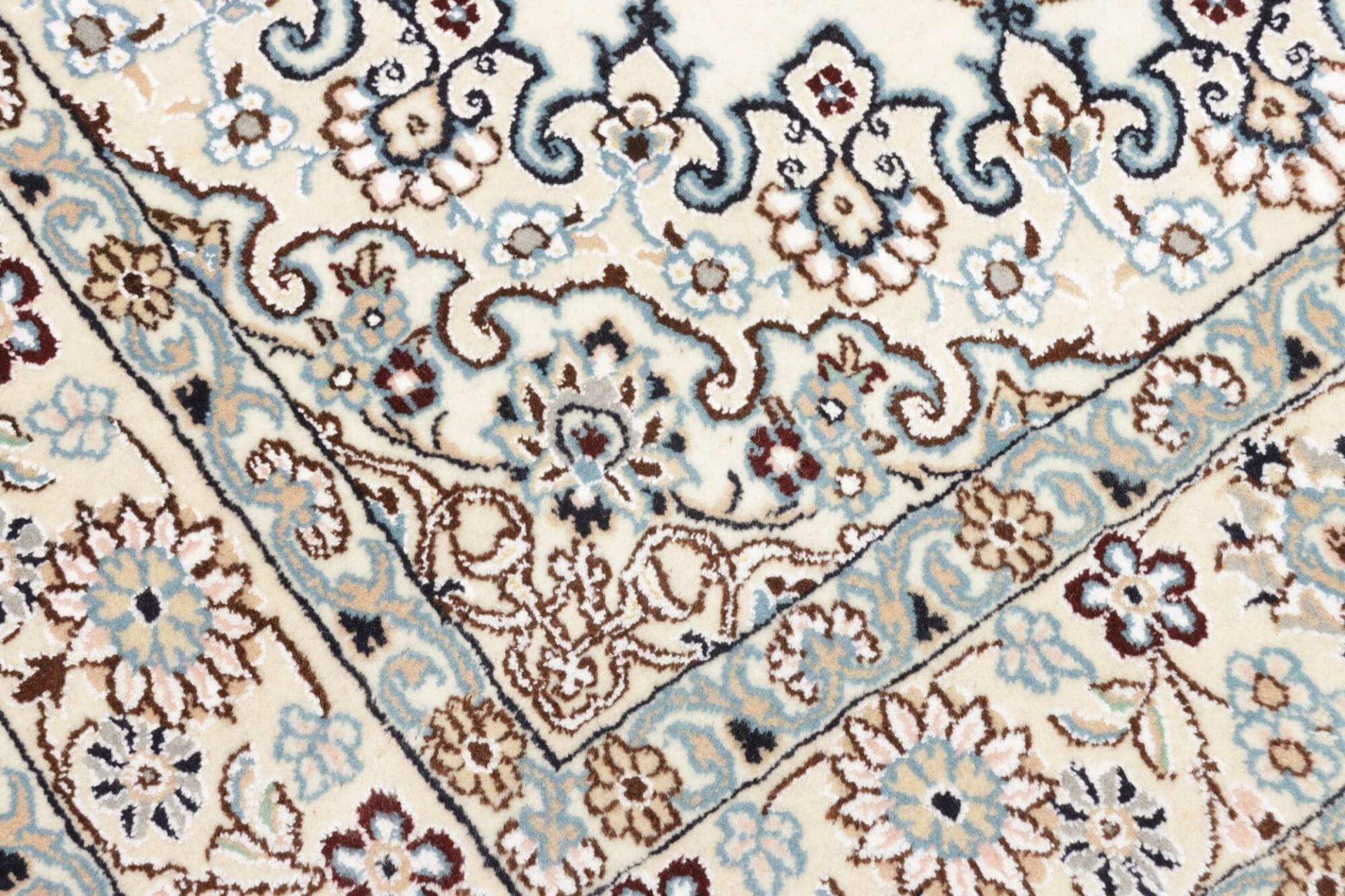 Nain Perserteppich 133 × 203 cm aus Wolle, handgeknüpft