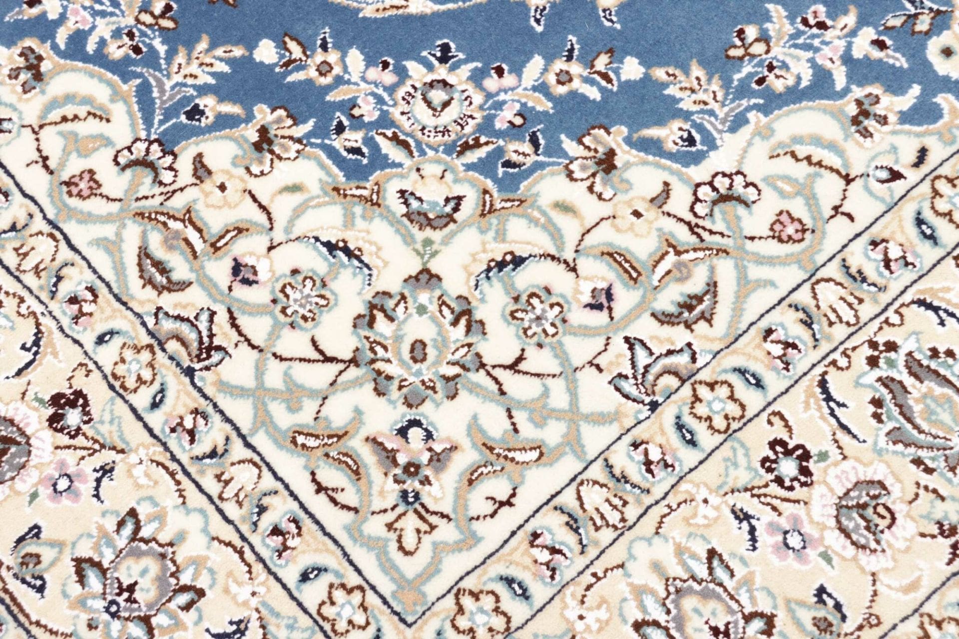 Nain Perserteppich aus Iran, 131 × 200 cm