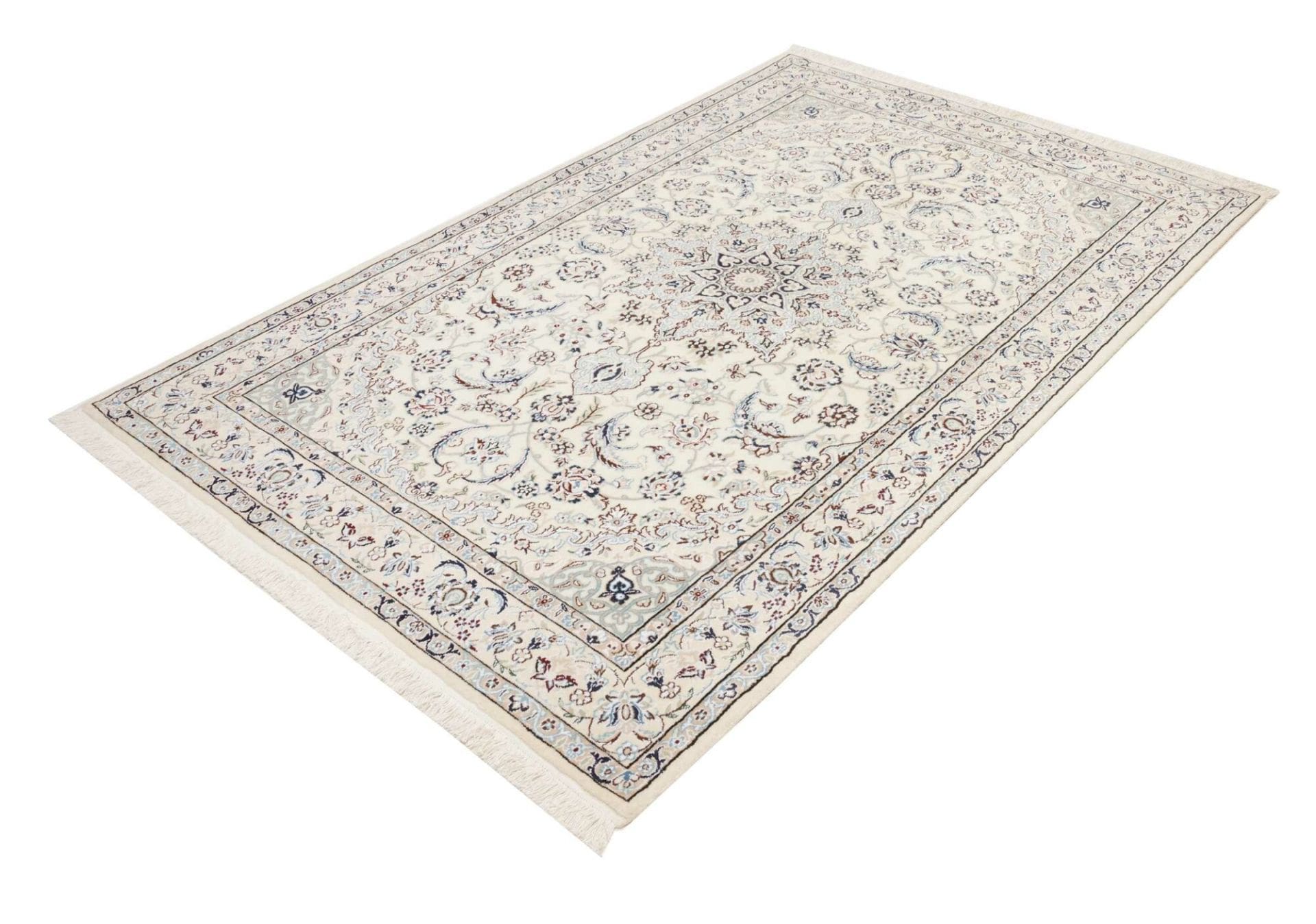 Nain Perserteppich aus Iran, 135 × 208 cm