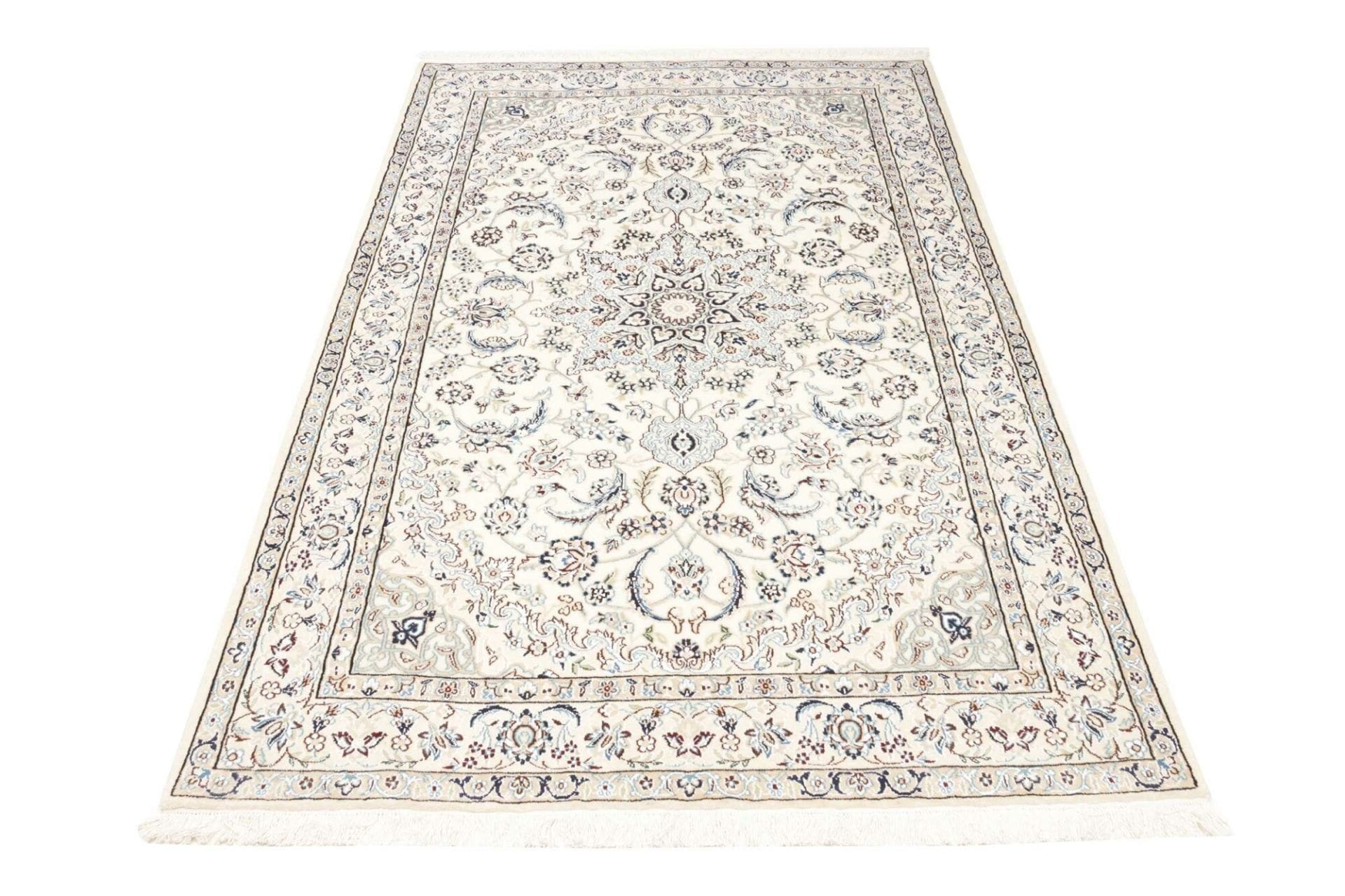 Nain Perserteppich aus Iran, 135 × 208 cm