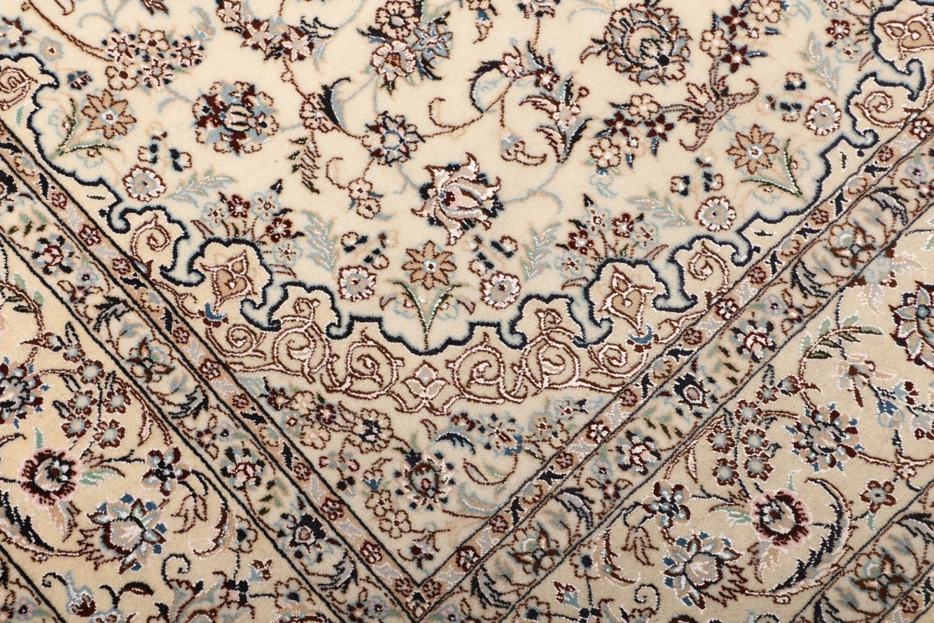 Nain Perserteppich 127 × 191 cm aus Wolle, handgeknüpft