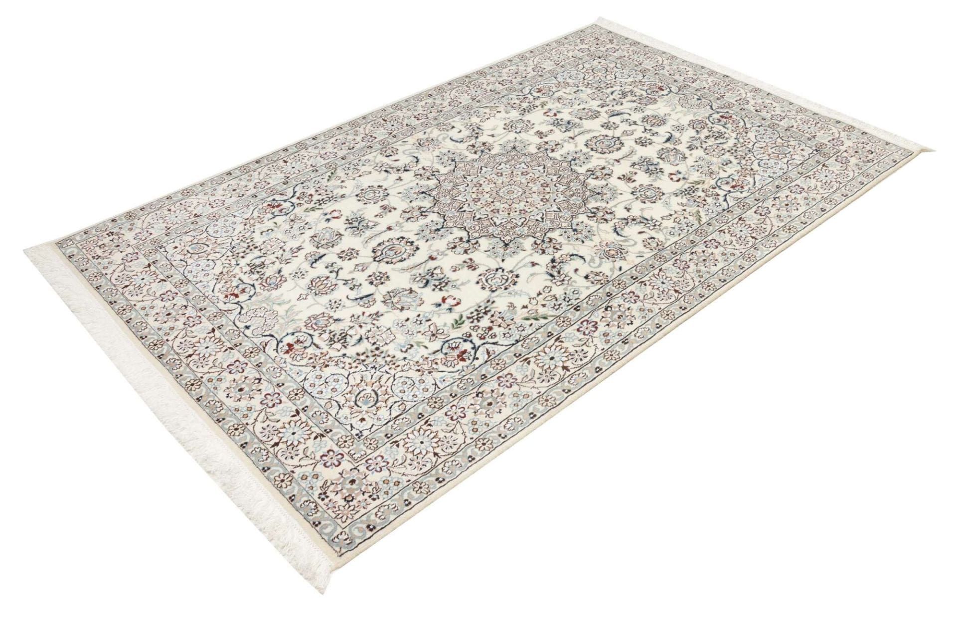 Nain Perserteppich aus Iran, 133 × 208 cm