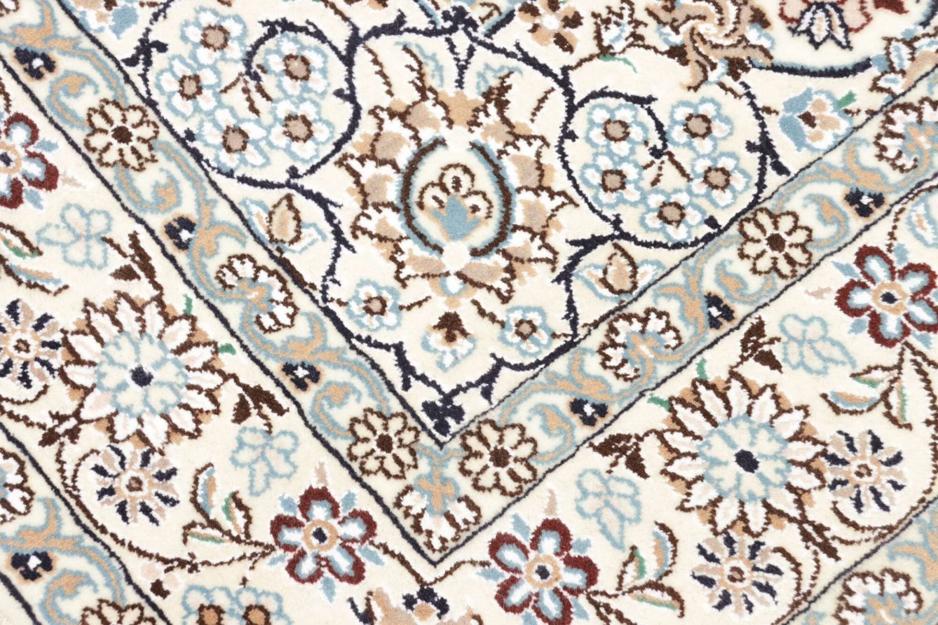Nain Perserteppich aus Iran, 133 × 208 cm