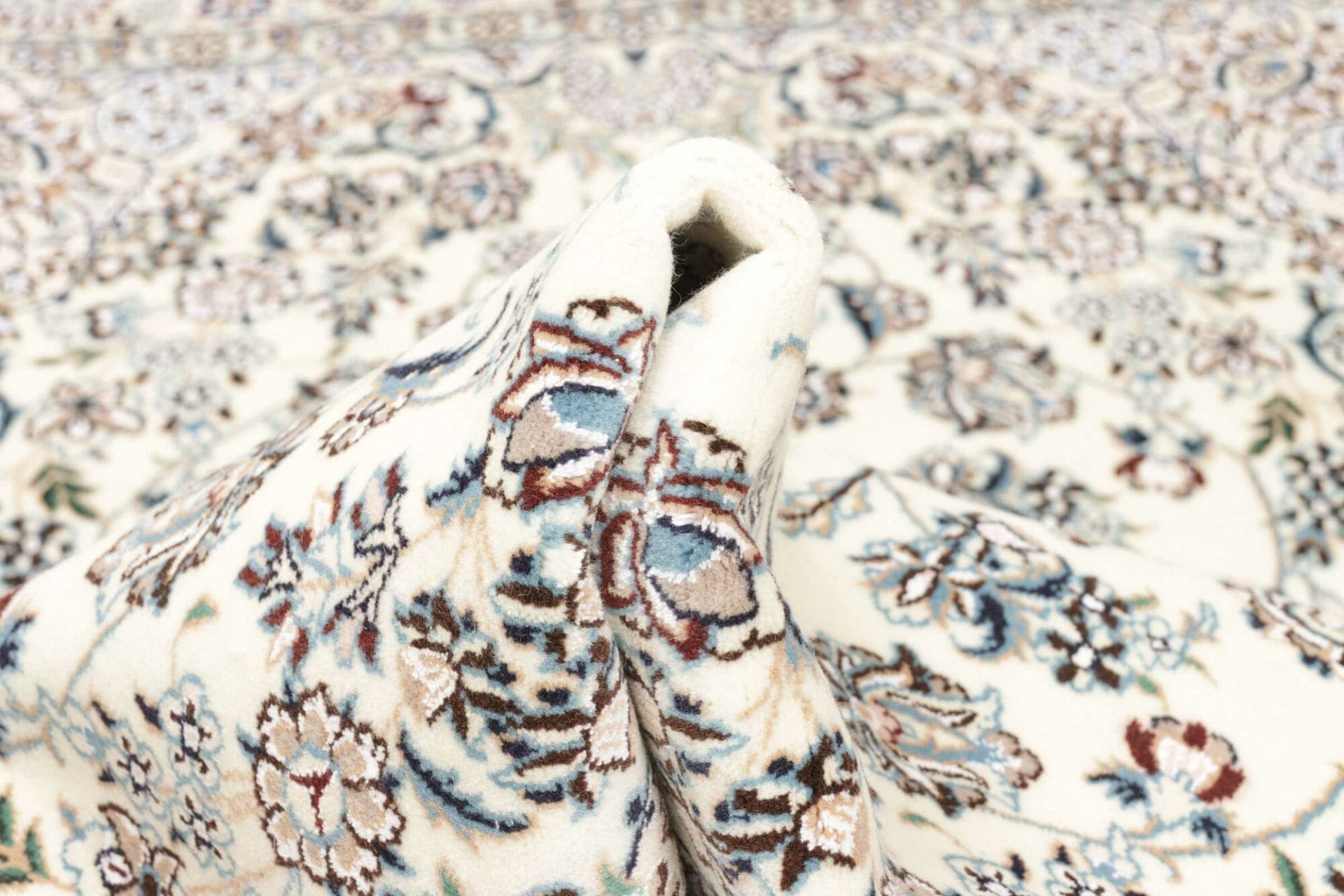 Nain Perserteppich aus Iran, 133 × 208 cm