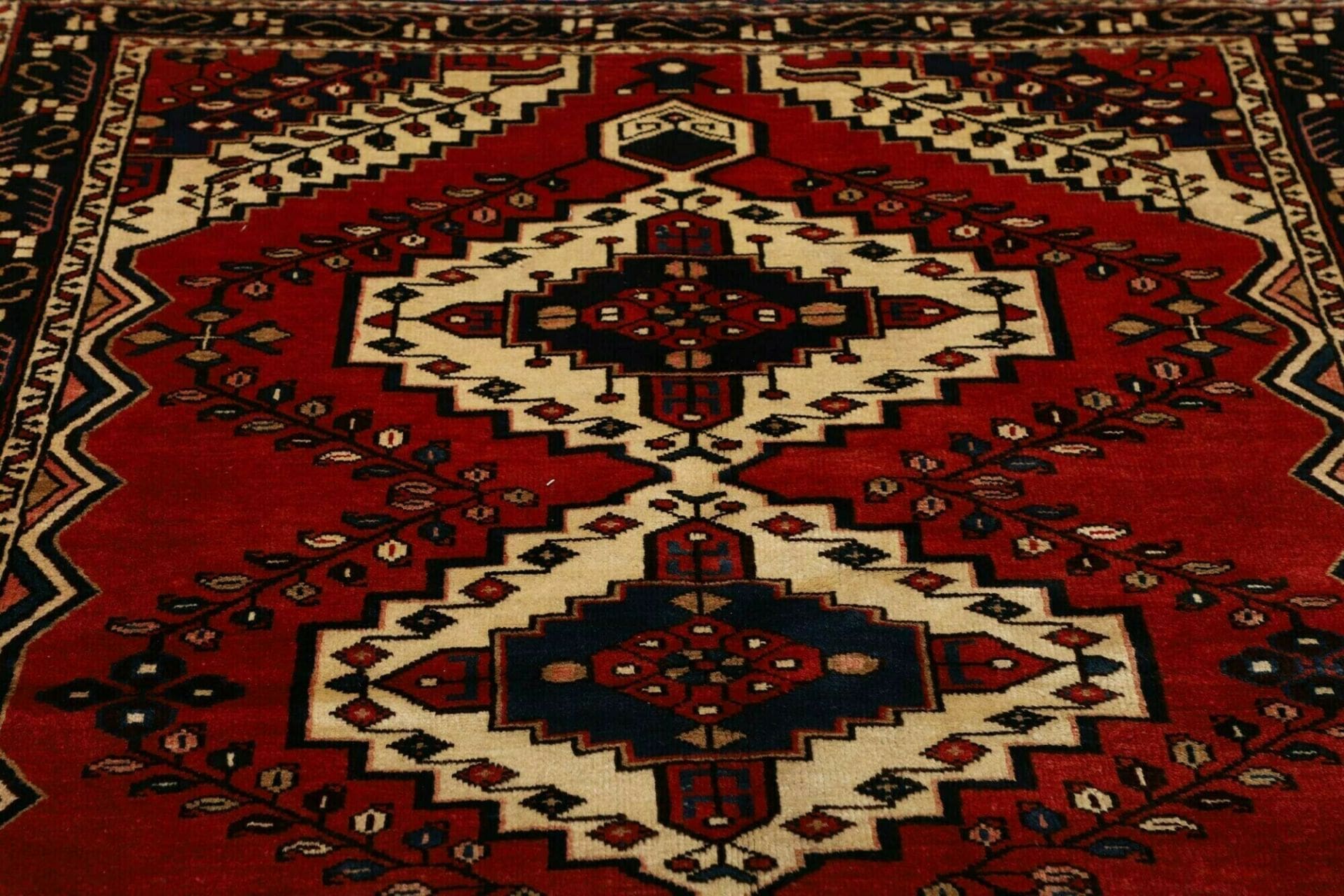 Handgeknüpfter Hamadan Perserteppich 153 × 201 cm