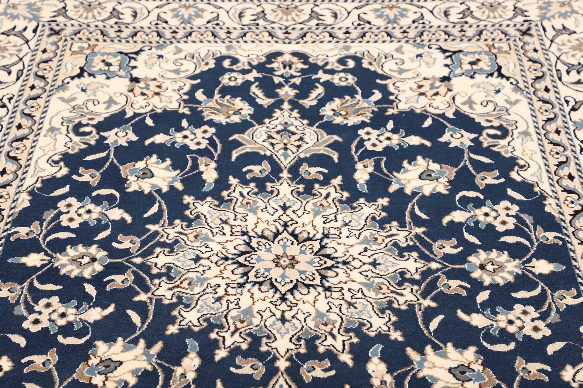 Nain Perserteppich 156 × 207 cm aus Wolle, handgeknüpft