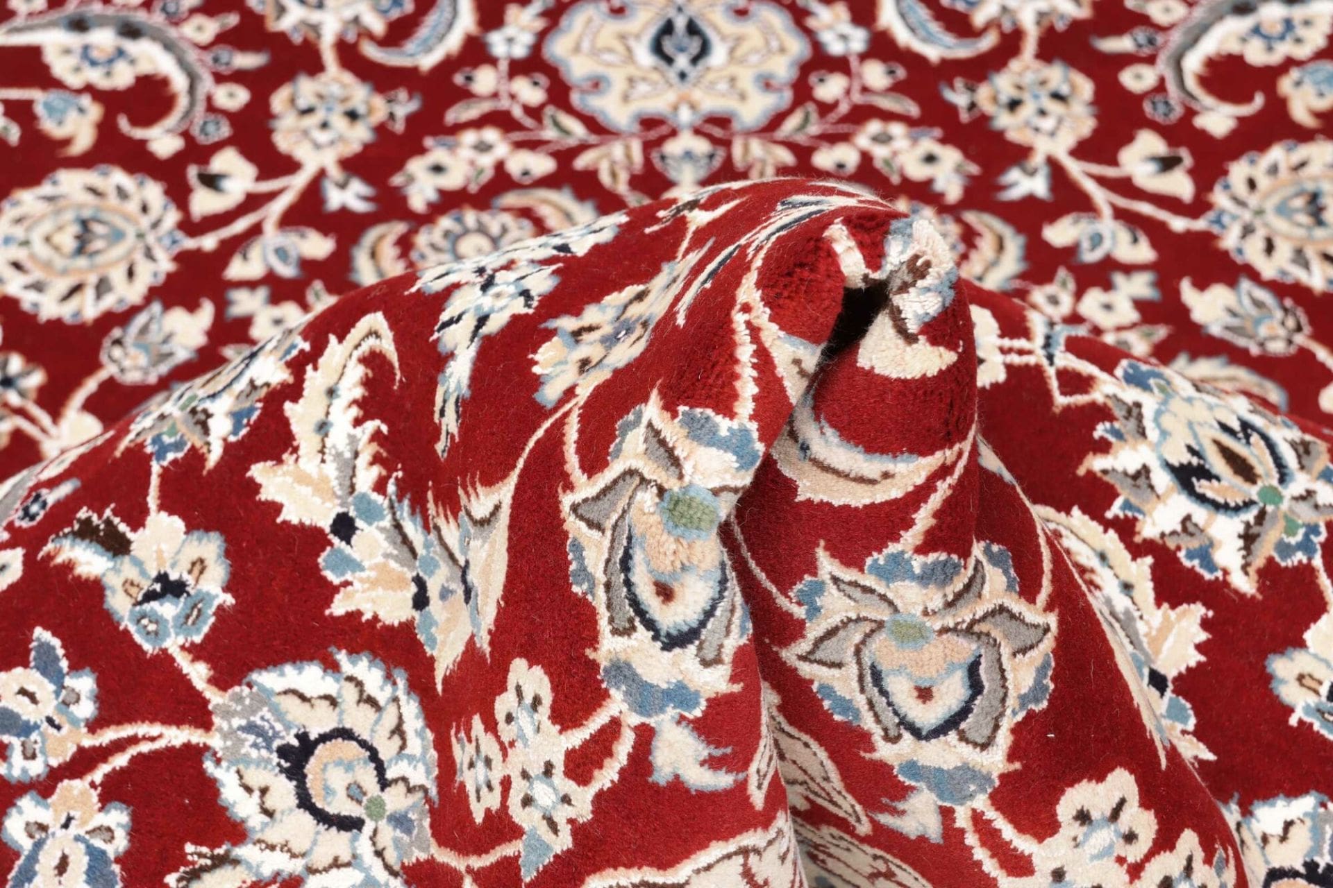 Nain Perserteppich aus Iran, 137 × 213 cm