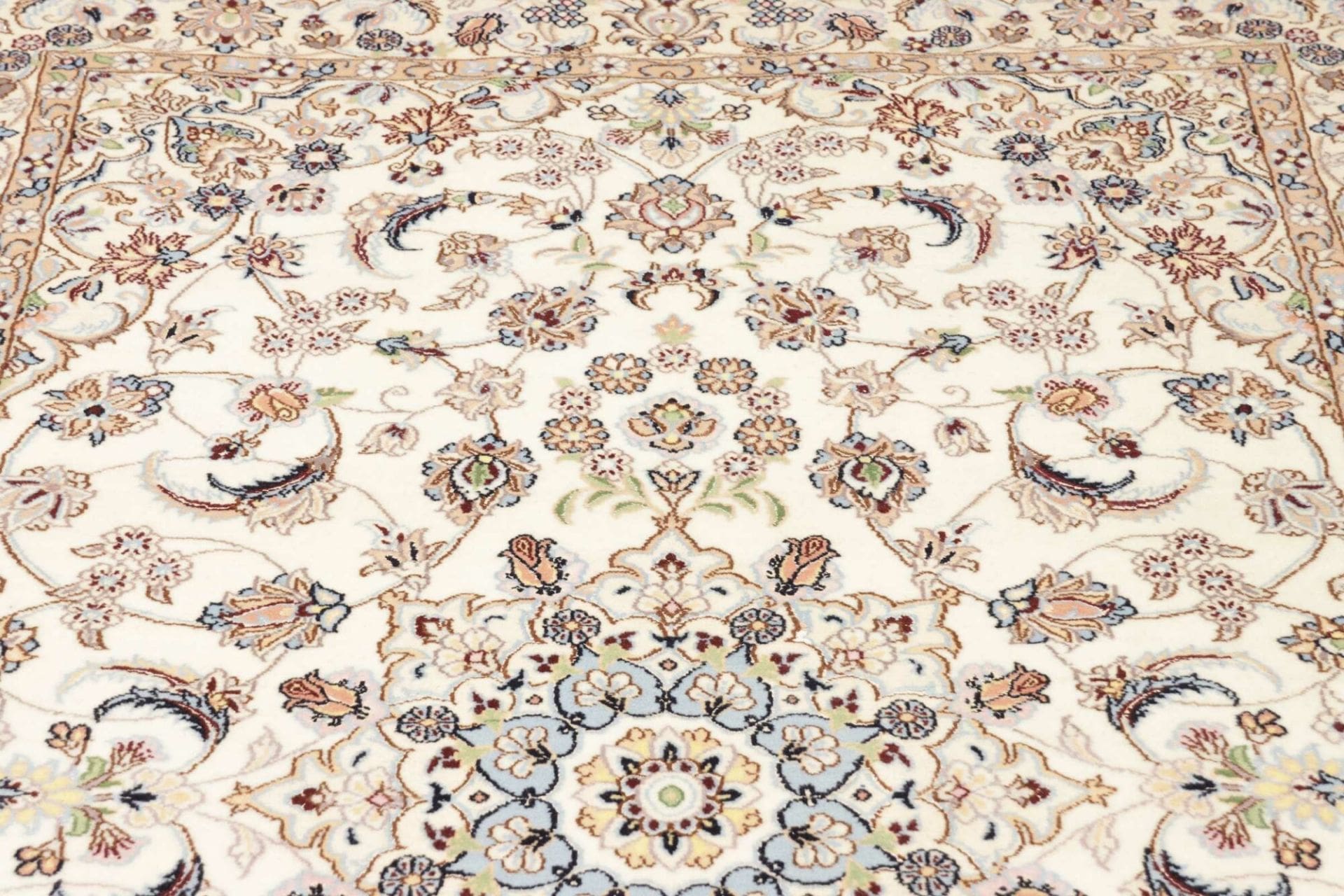Nain Perserteppich 136 × 212 cm aus Wolle, handgeknüpft