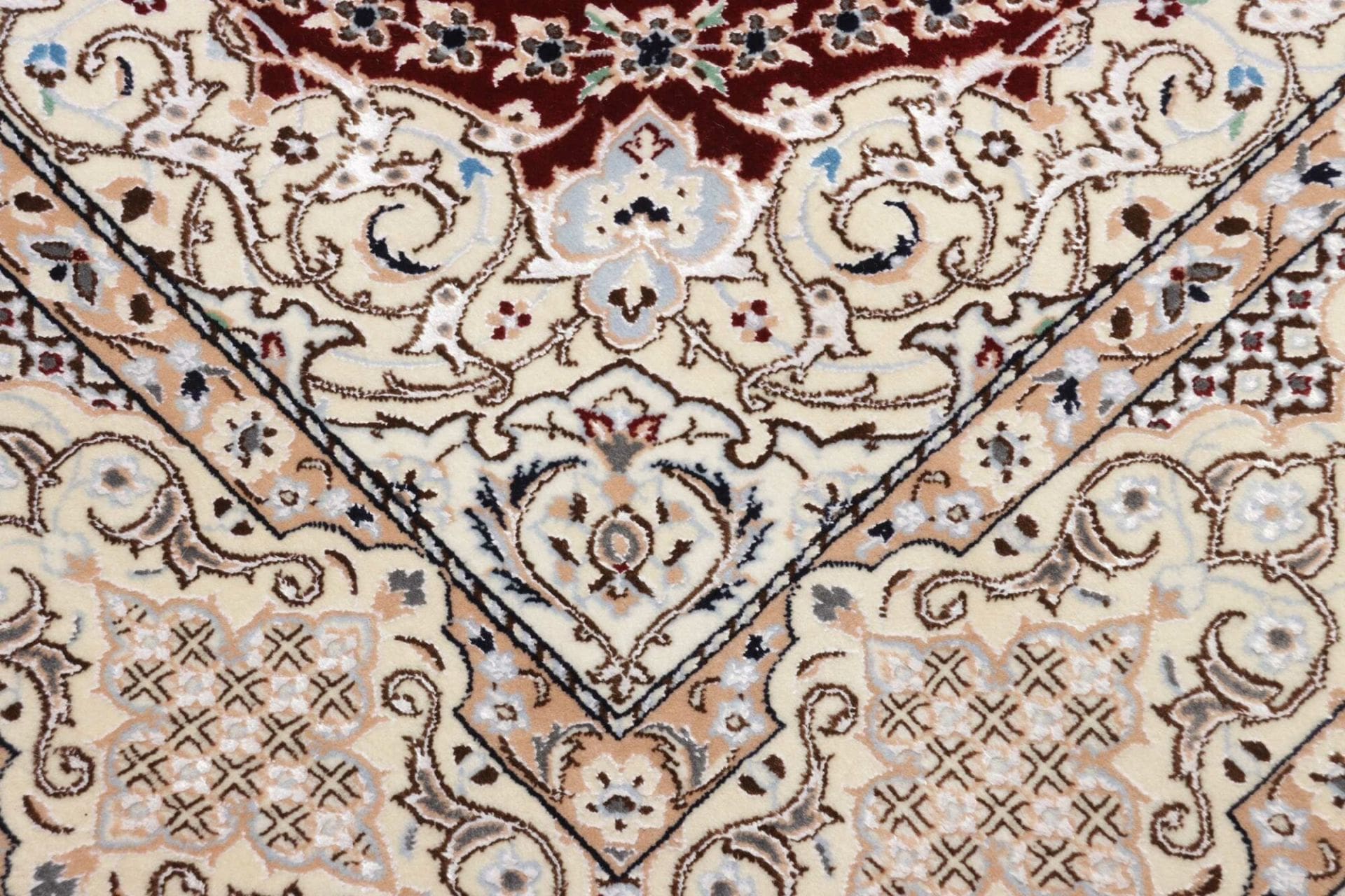 Nain Perserteppich aus Iran, 129 × 201 cm