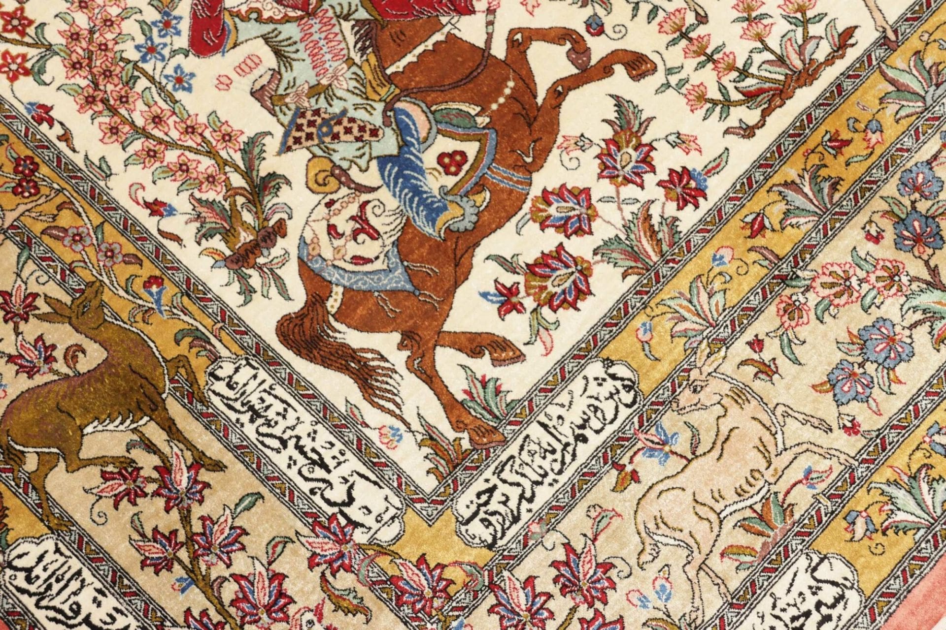Ghom Perserteppich 132 × 203 cm aus Seide, handgeknüpft