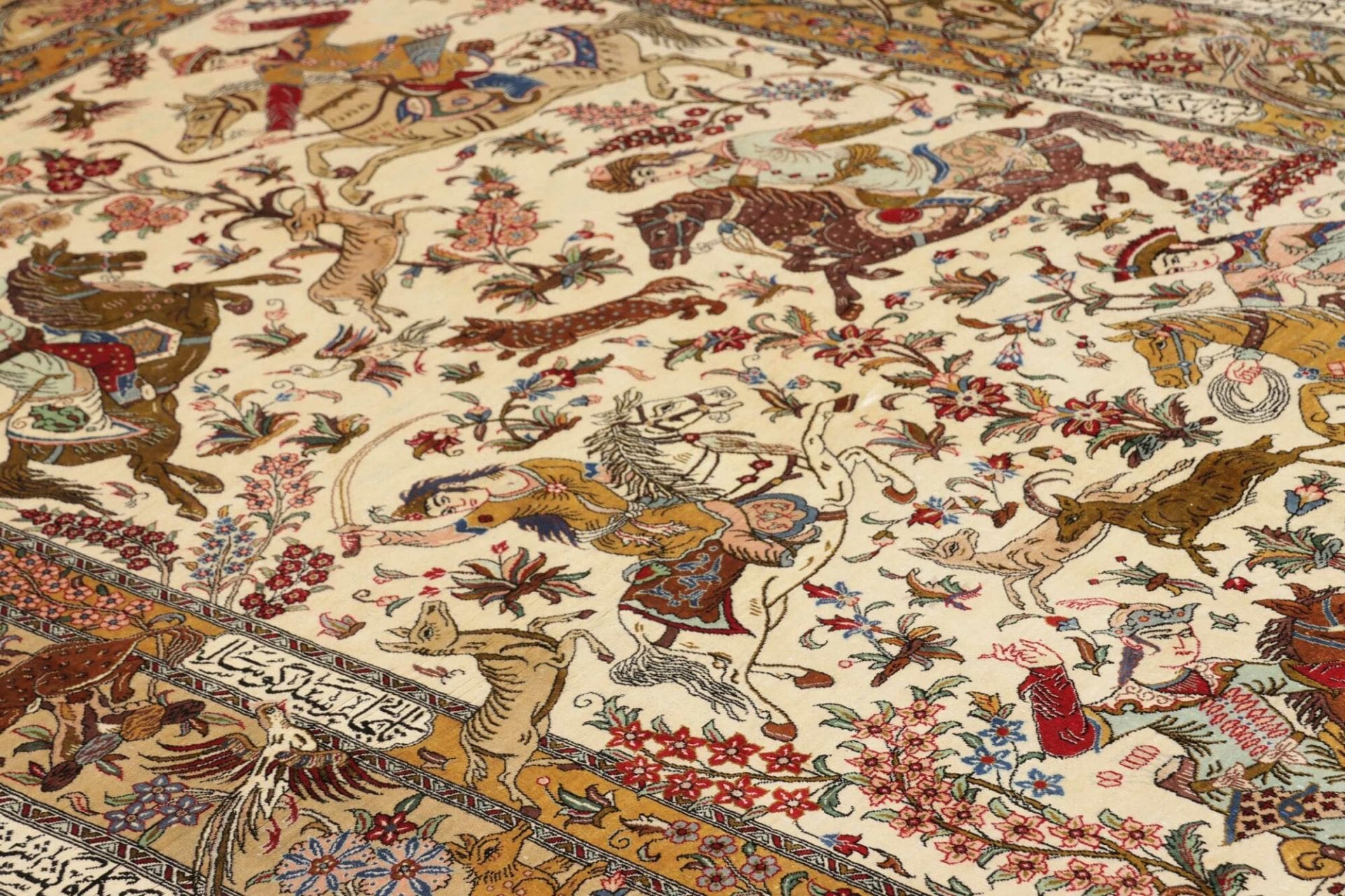 Ghom Perserteppich 132 × 203 cm aus Seide, handgeknüpft