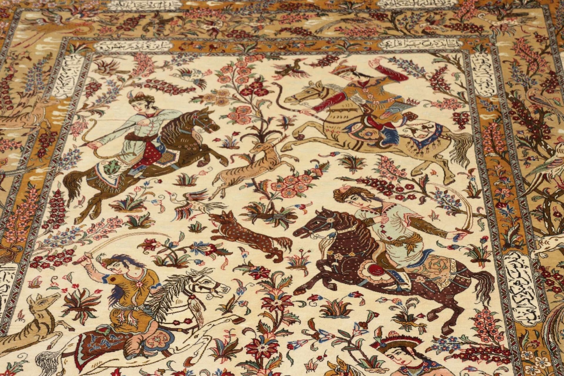 Ghom Perserteppich 132 × 203 cm aus Seide, handgeknüpft